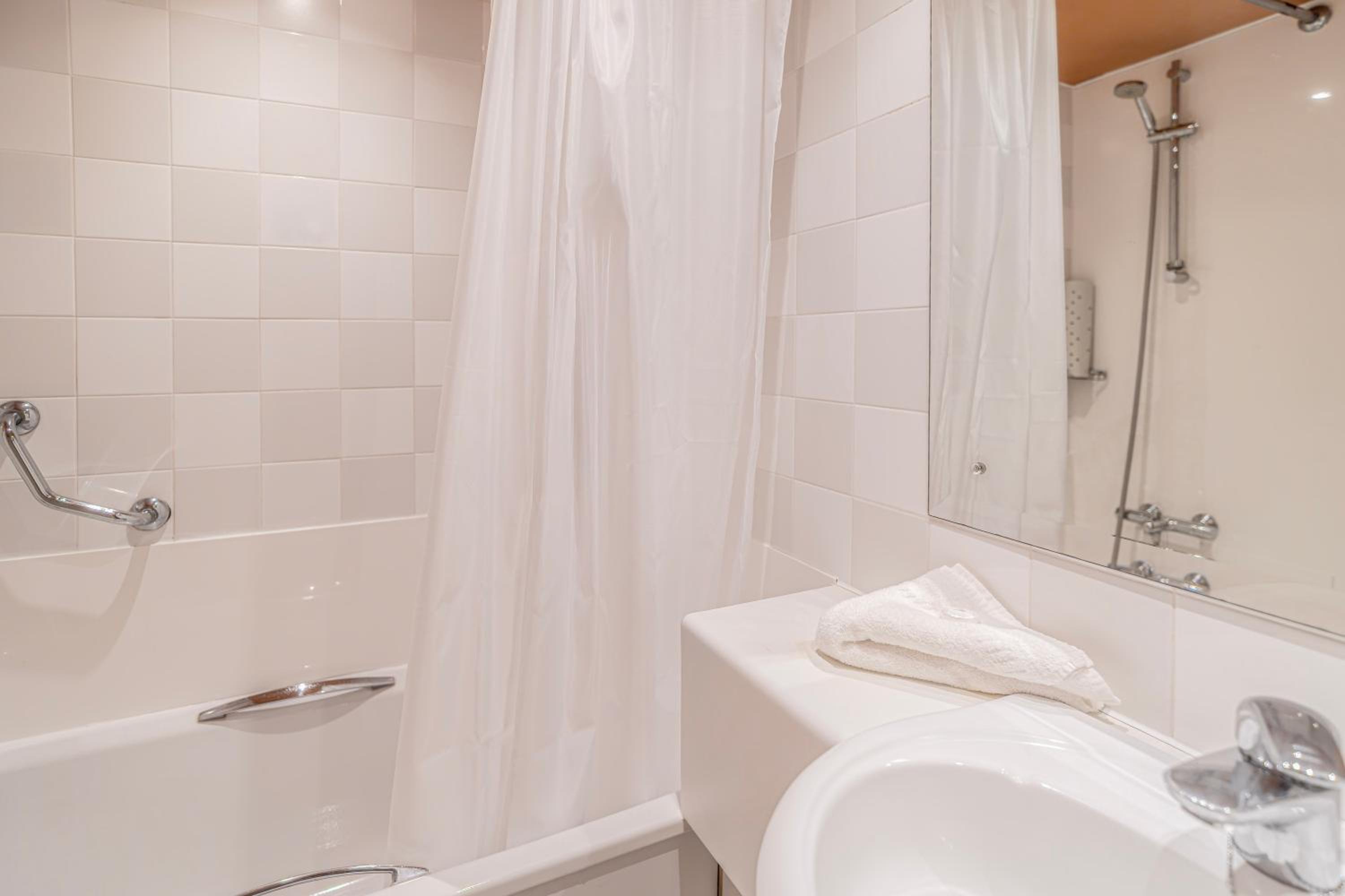 Double Room - Photo 11