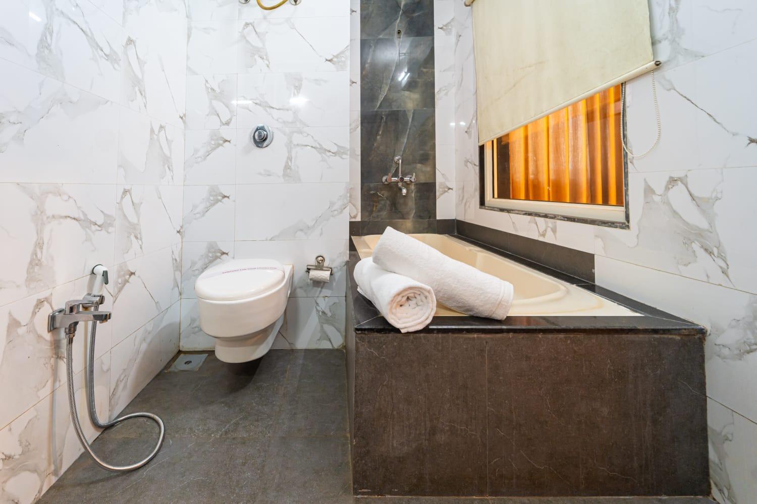 Deluxe Room With Garden View and Balcony (Ground Floor) - Photo 8