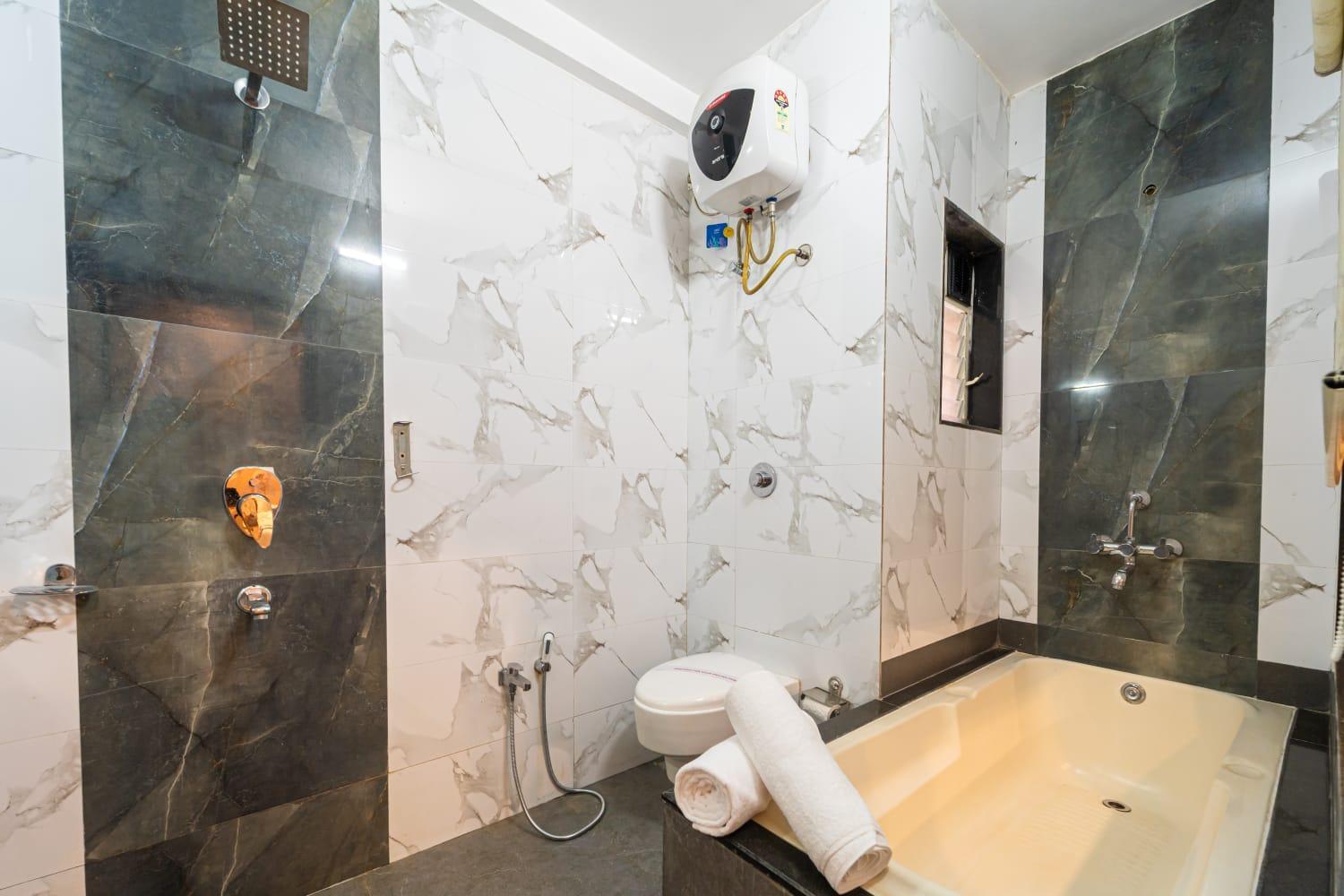 Deluxe Room With Garden View and Balcony (Ground Floor) - Photo 7