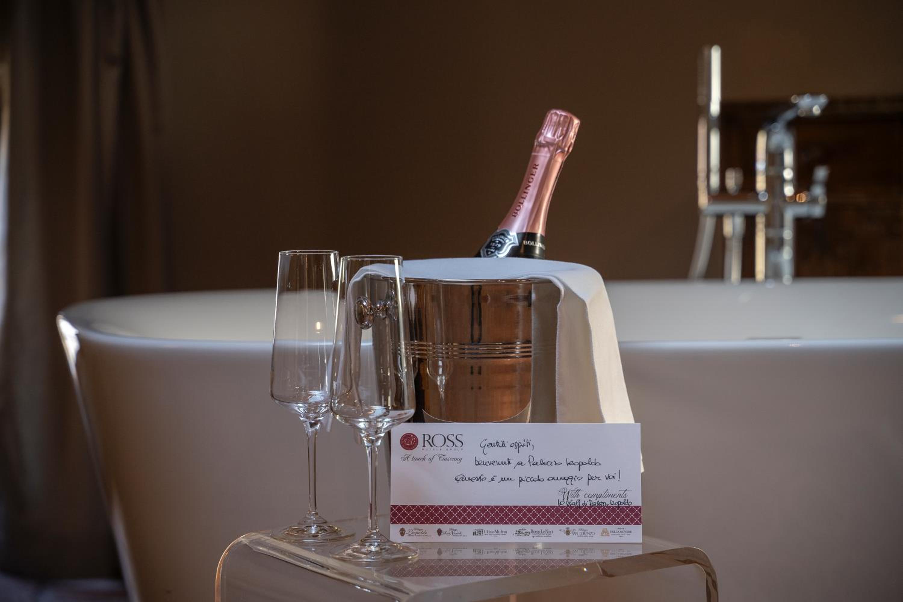 Deluxe Junior Suite with Bath Tub & Spa Access