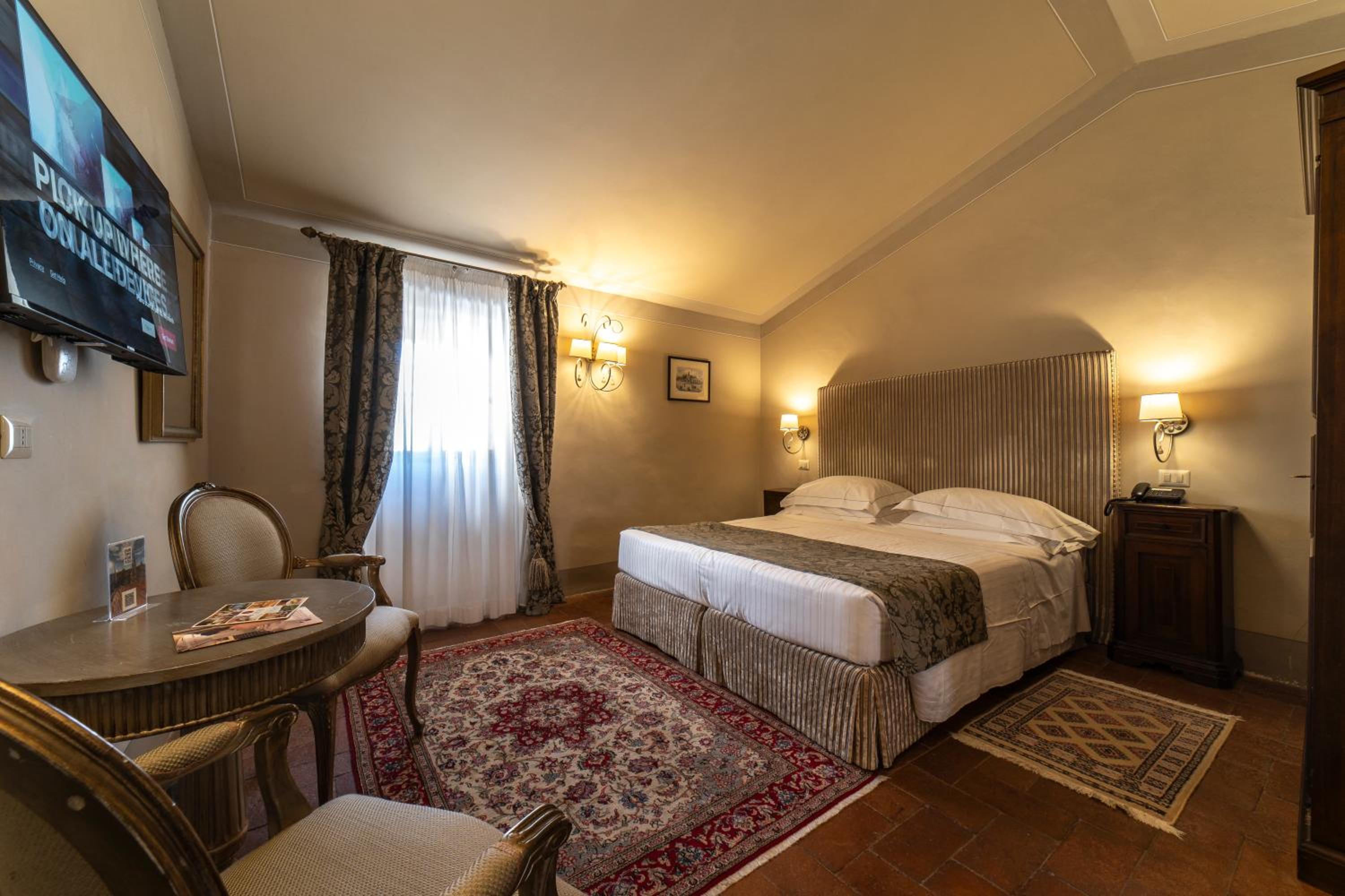 Classic Double Room - Photo 10