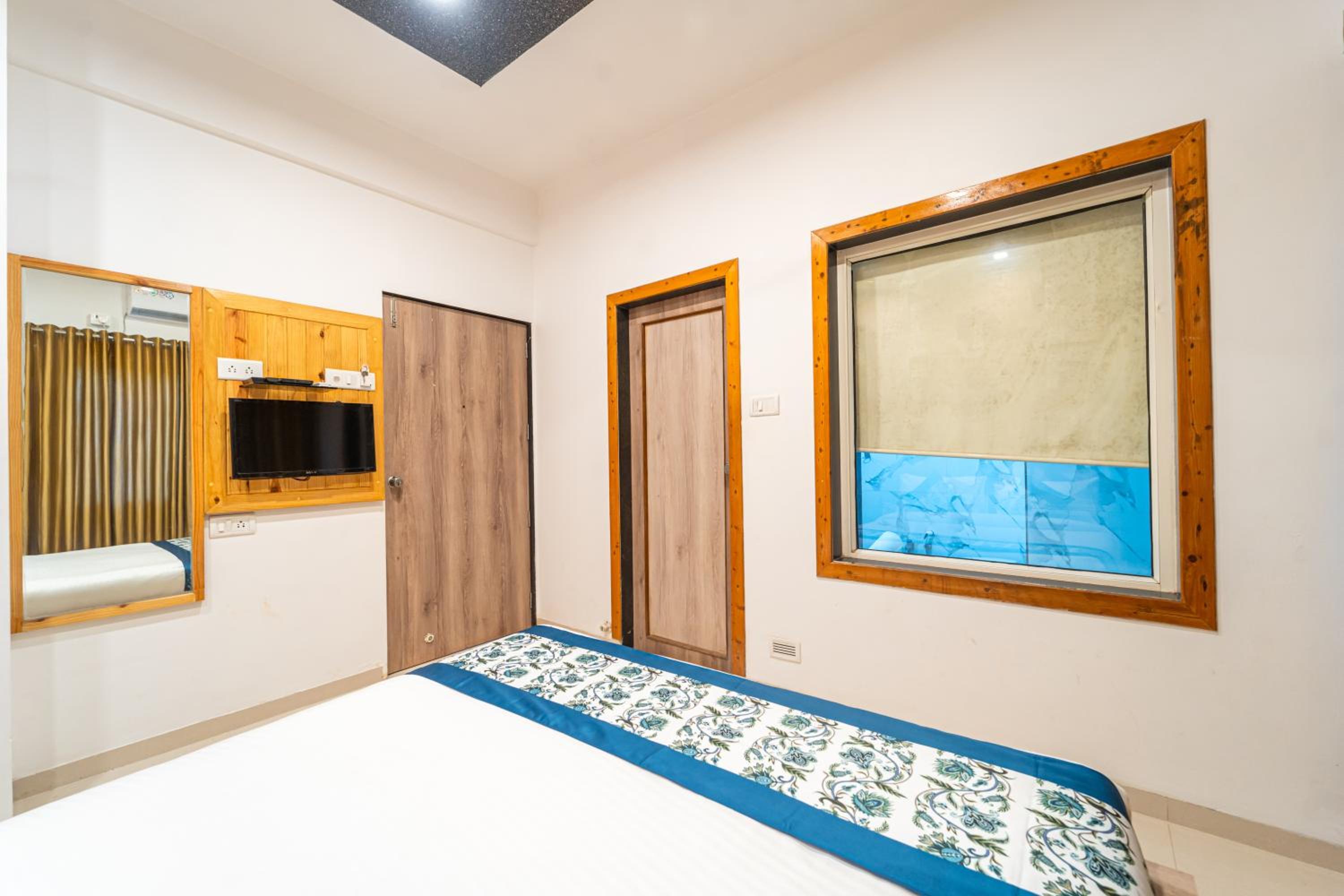 Deluxe Room With Garden View and Balcony (Ground Floor) - Photo 15