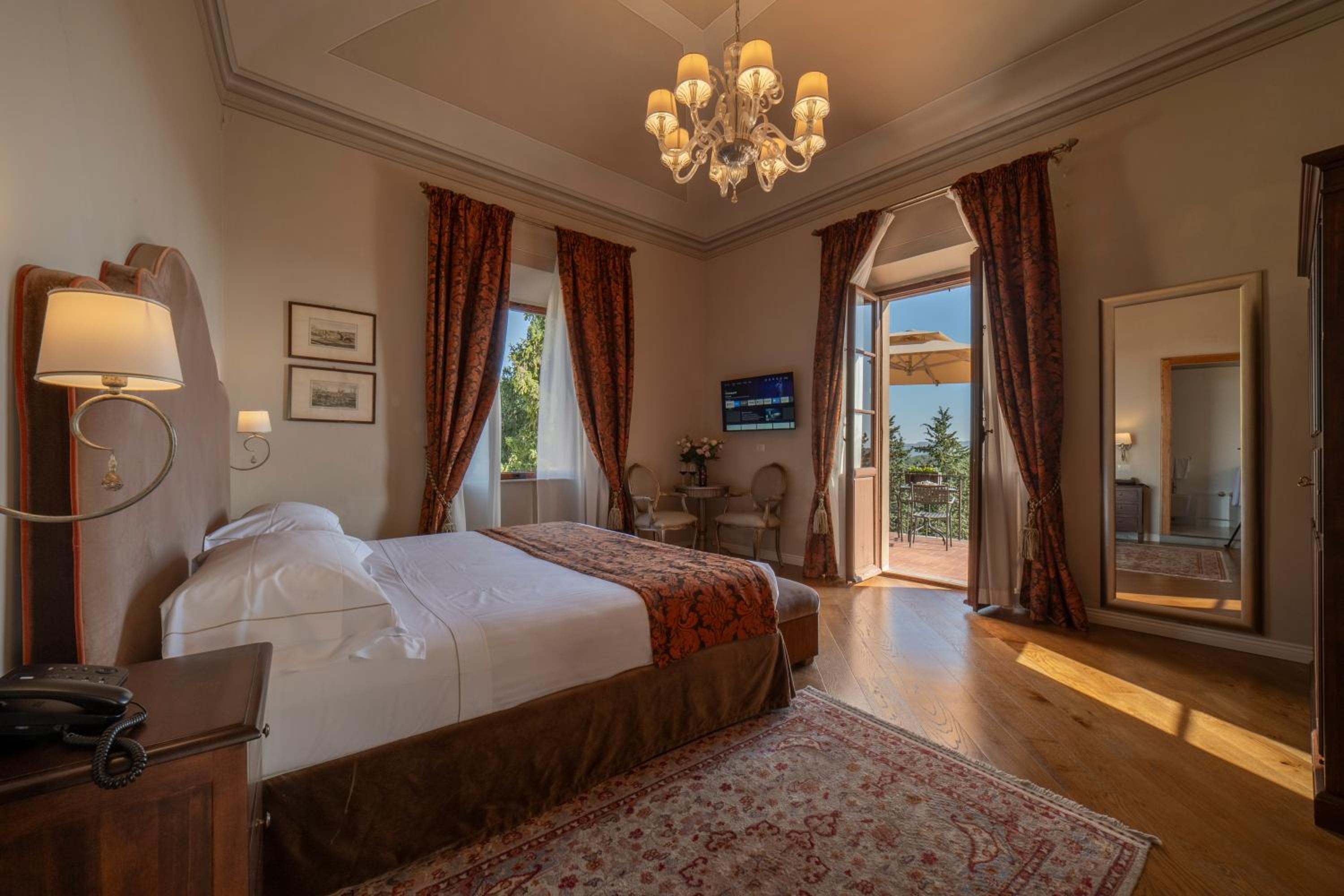 Suite with Spa Access - Photo 1