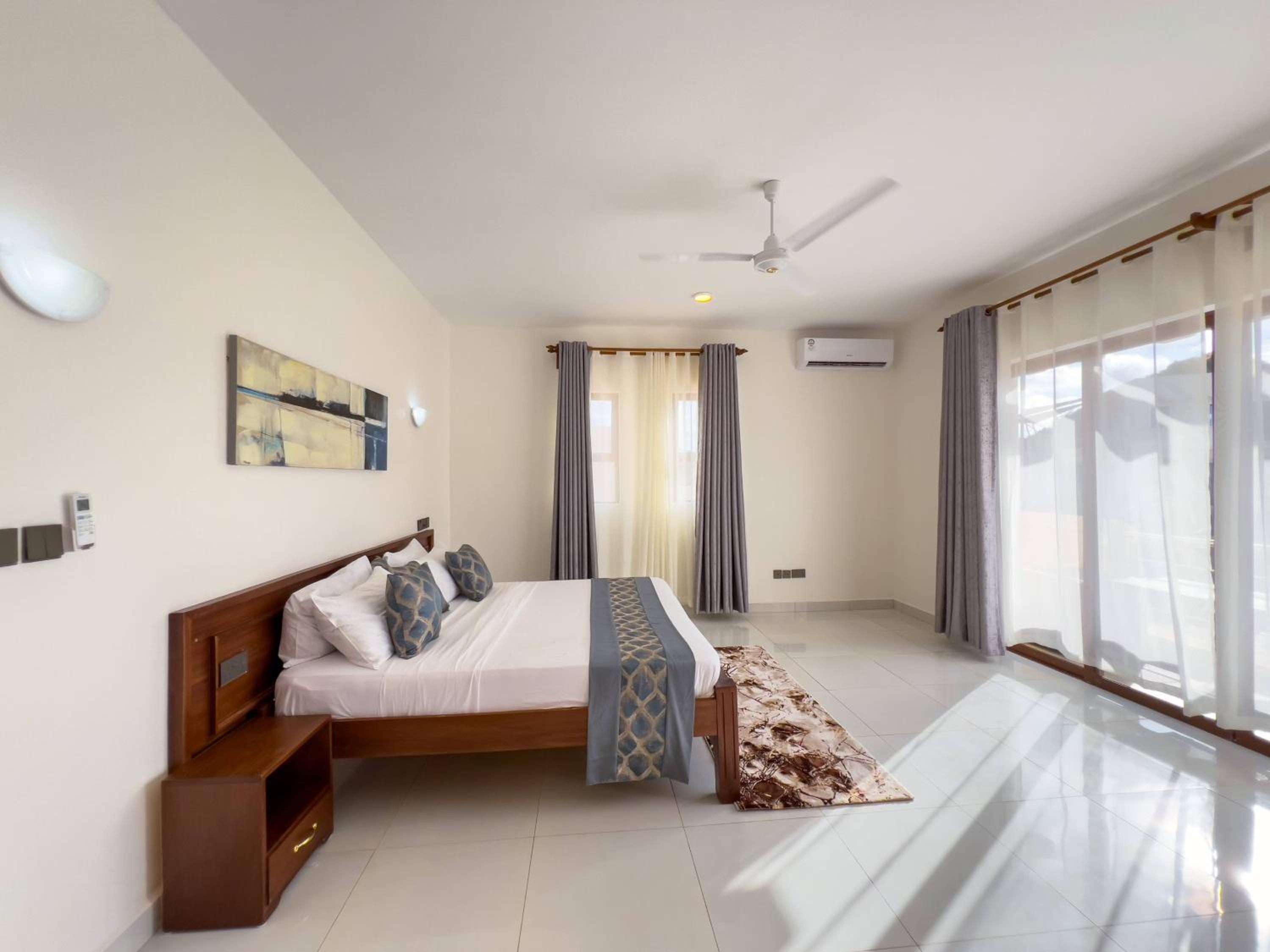 Three-Bedroom Villa photo 1