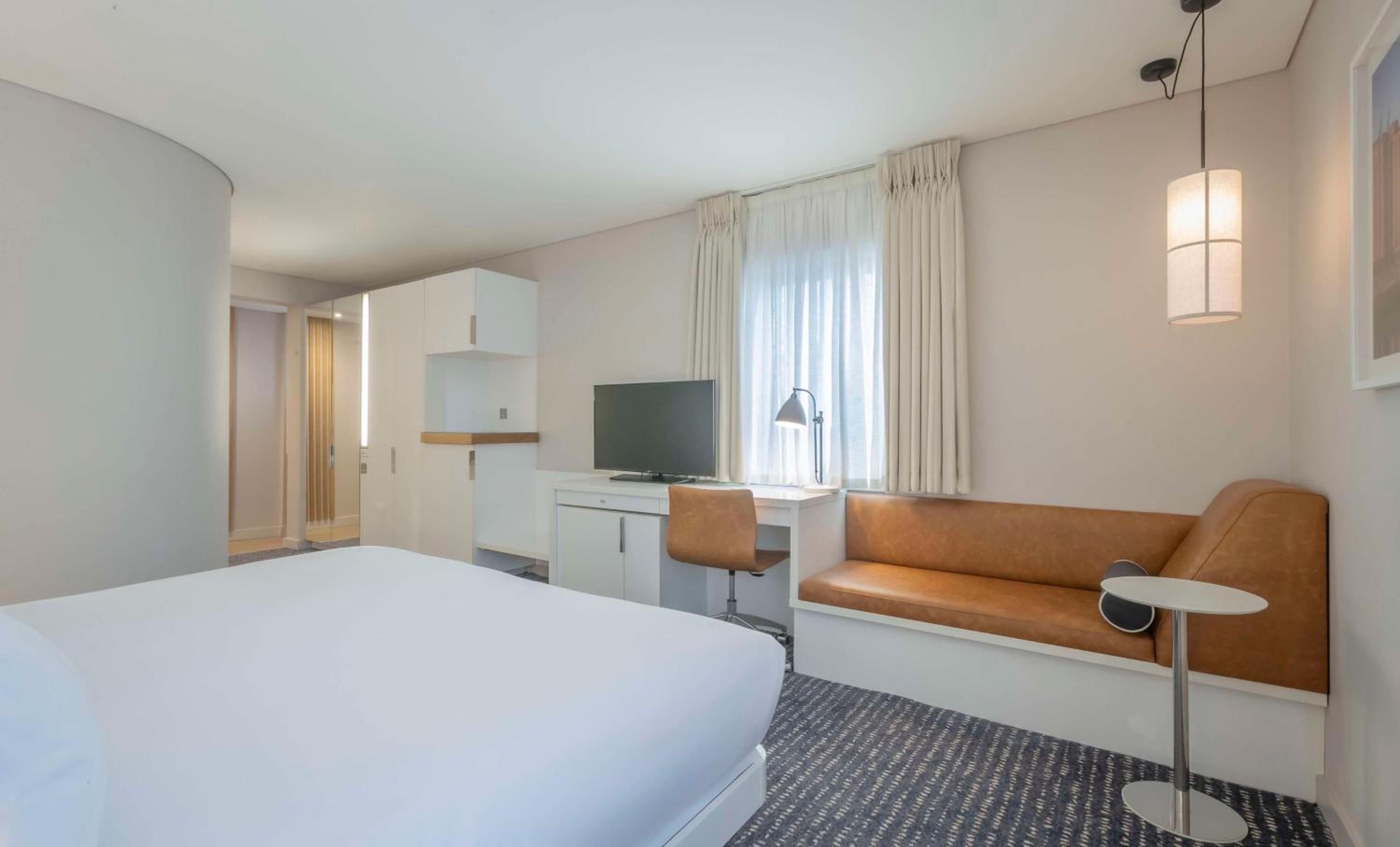 Corner King Room