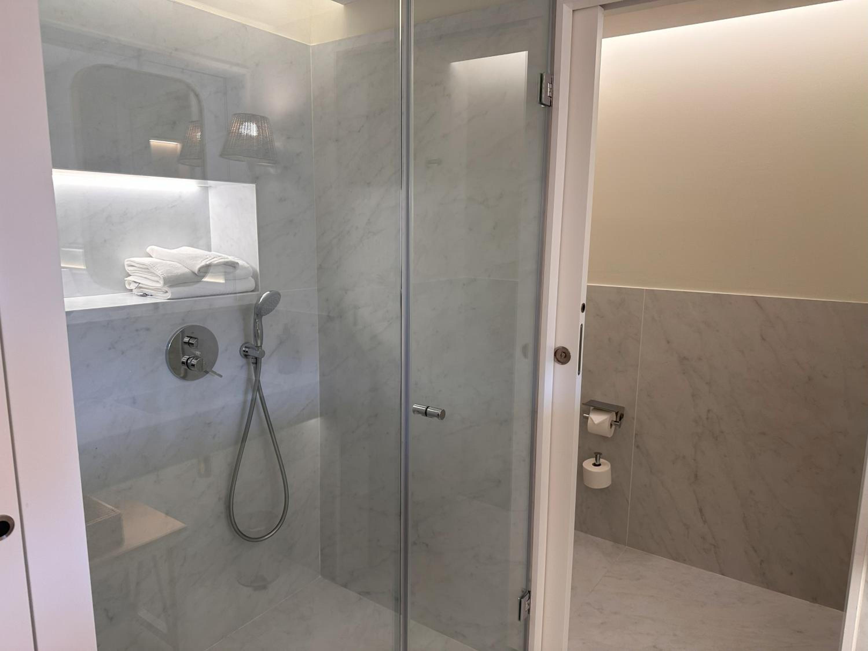 Double Room with Balcony (2 Adults + 1 Child) photo 3