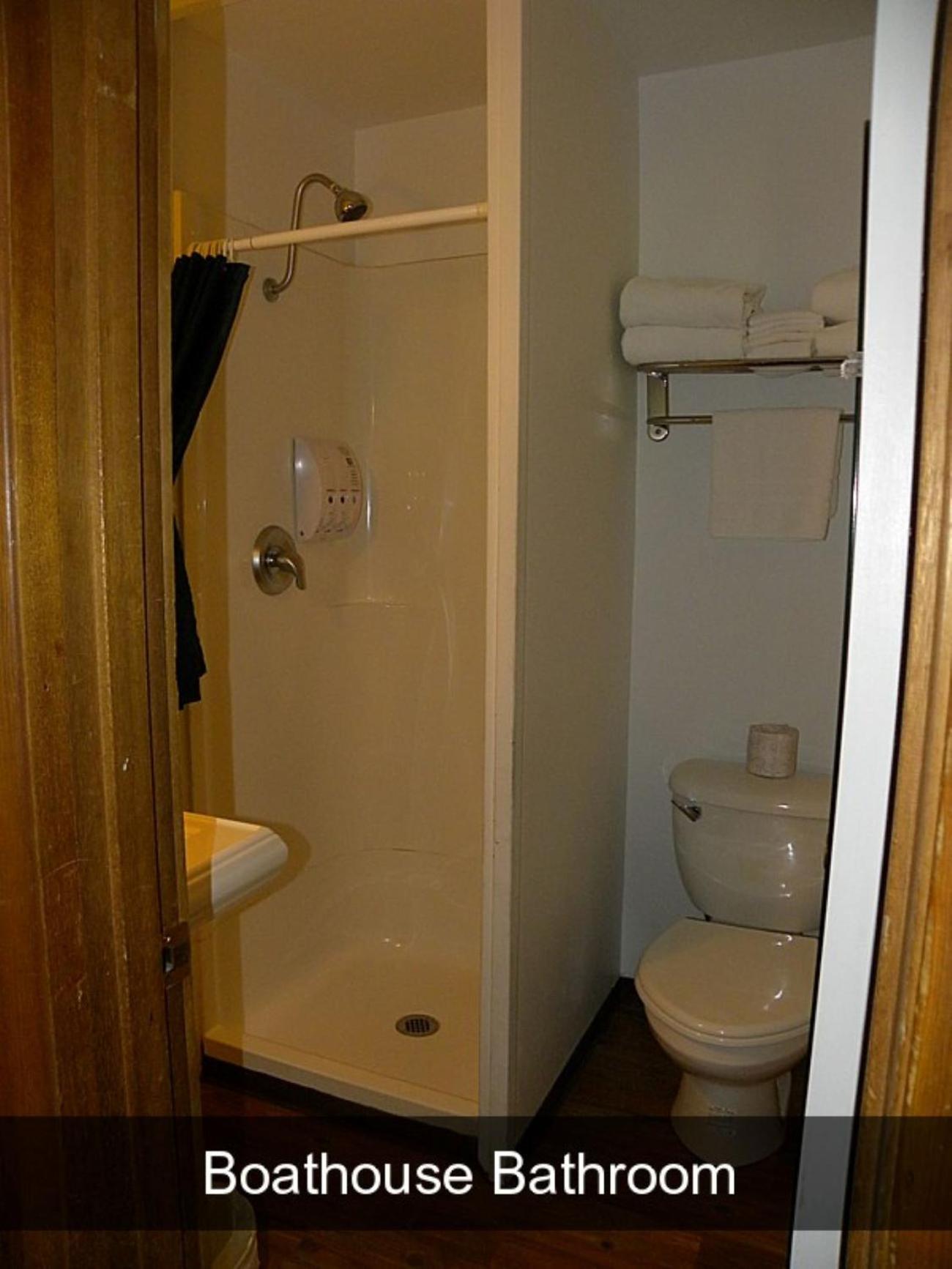 Queen Room with Two Queen Beds - Pet Friendly photo 3