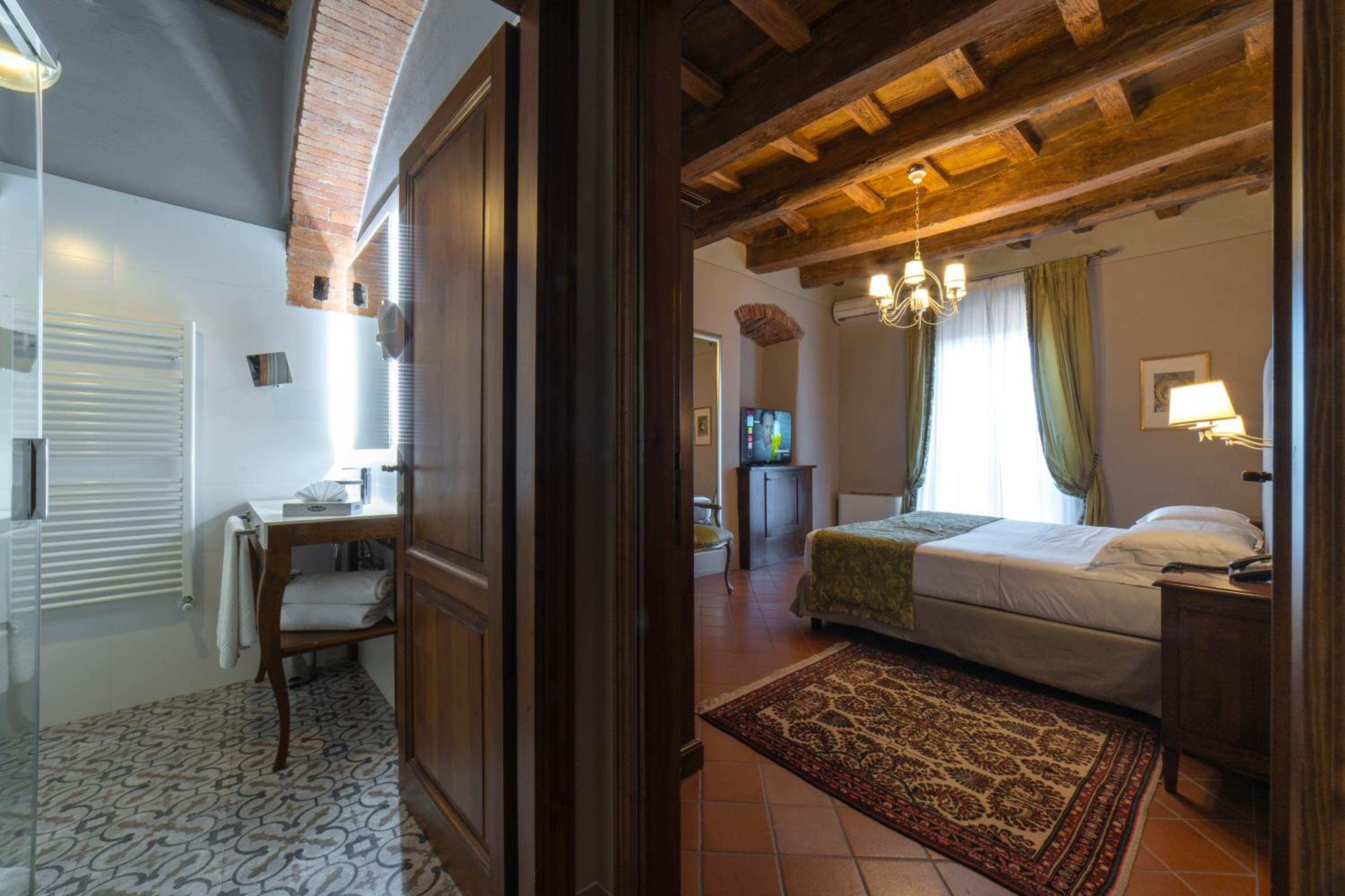 Classic Double Room - Photo 7