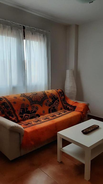 Three-Bedroom Apartment - High Floor - Photo 4