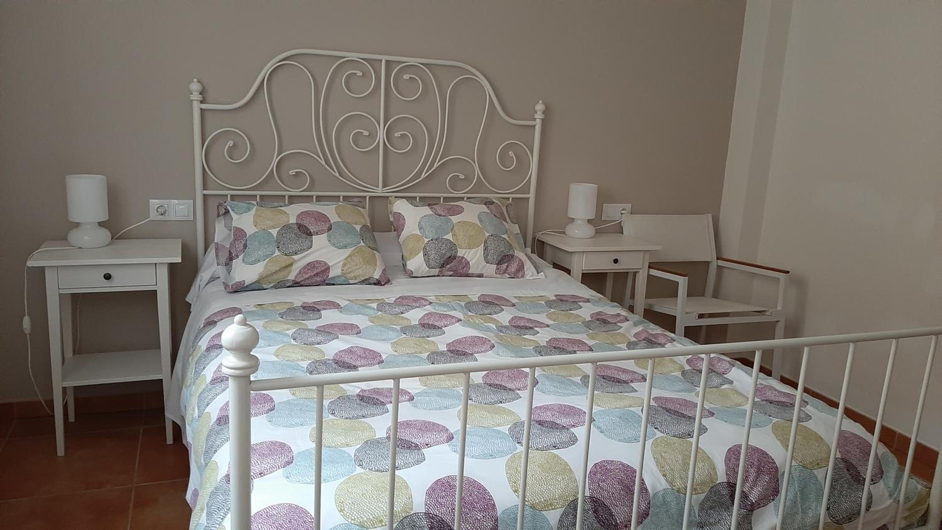 One-Bedroom Apartment - Photo 1