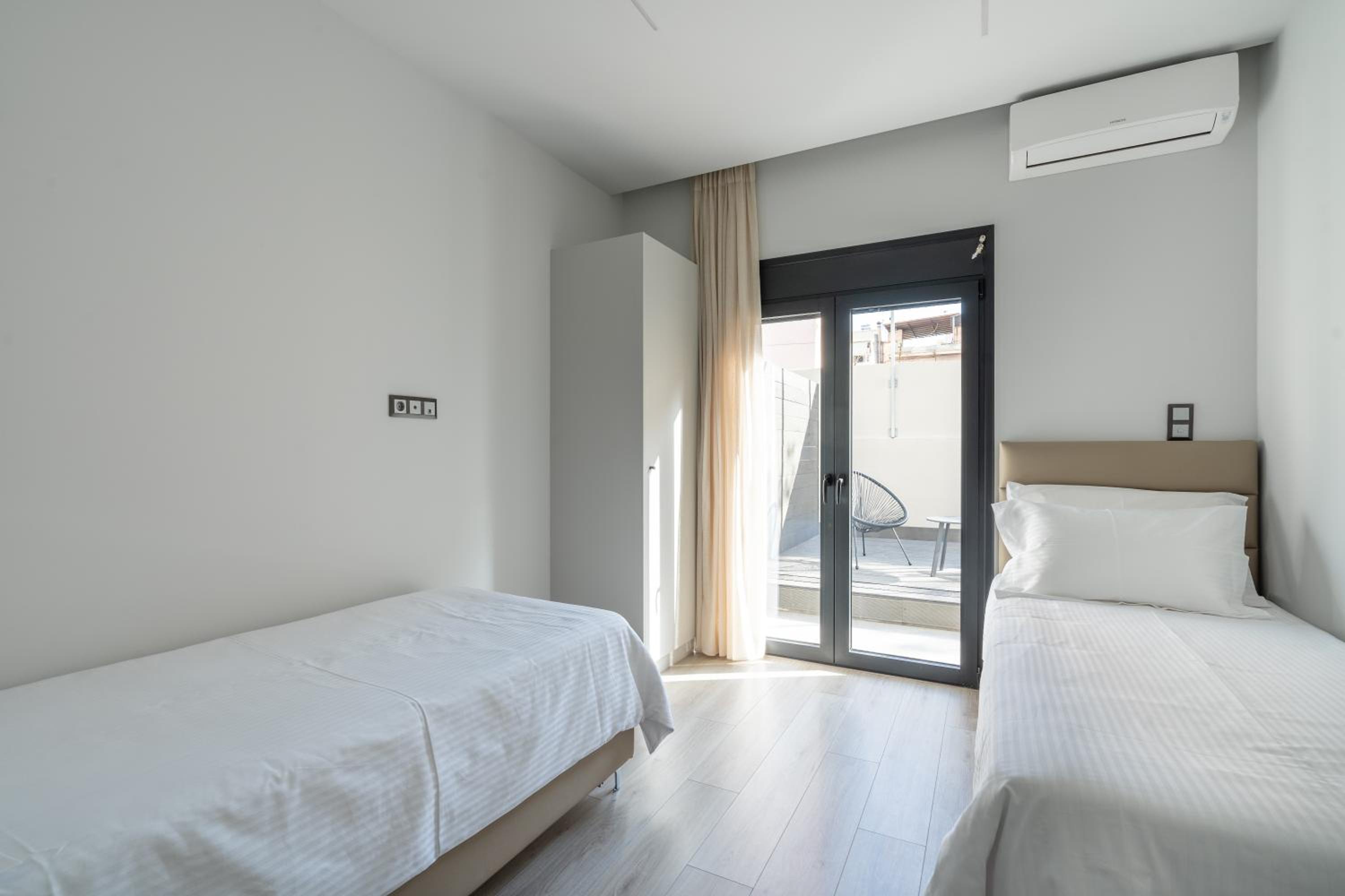 Family Two-Bedroom Apartment with View photo 3