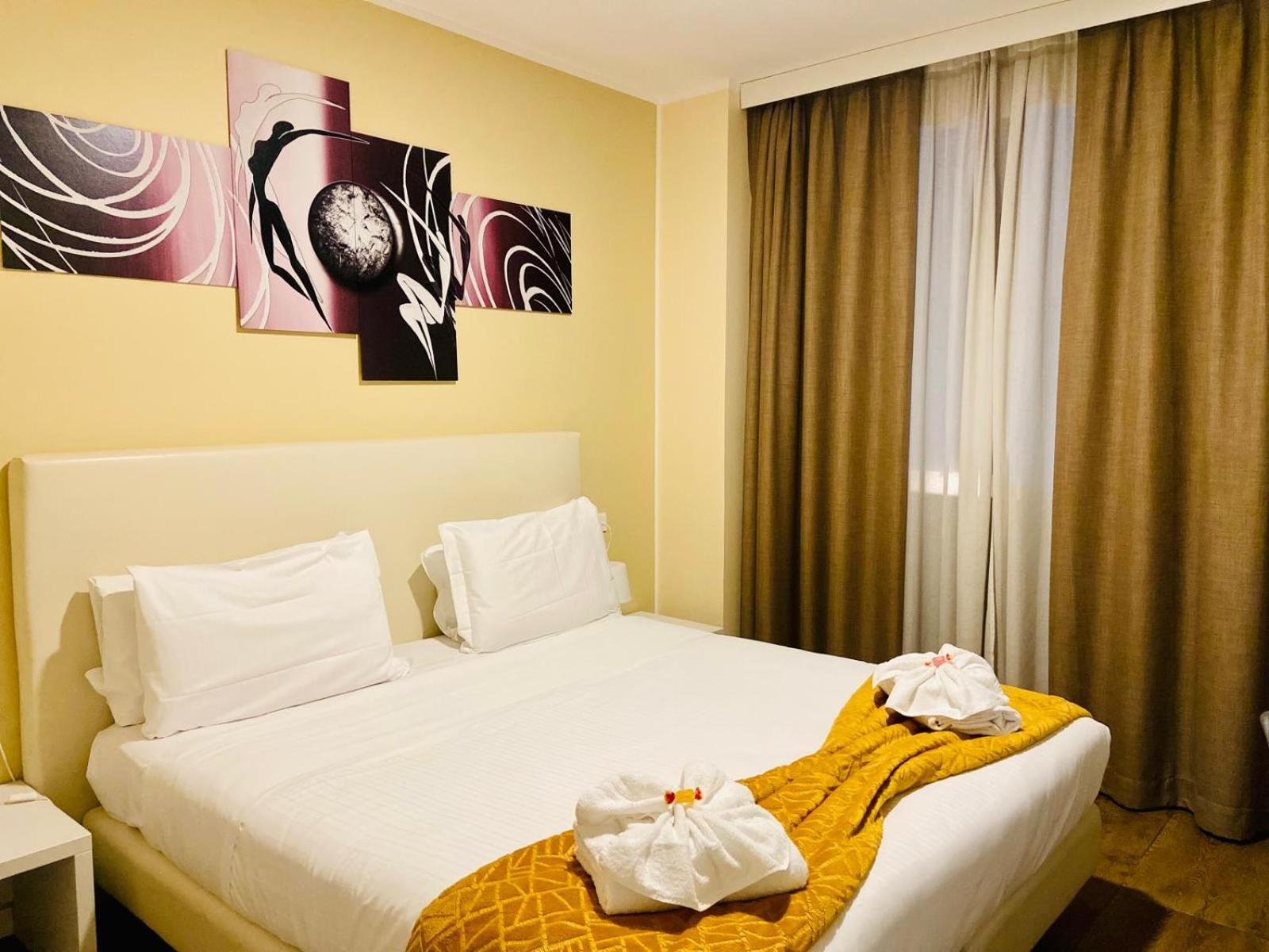 Standard Double Room - Photo 11