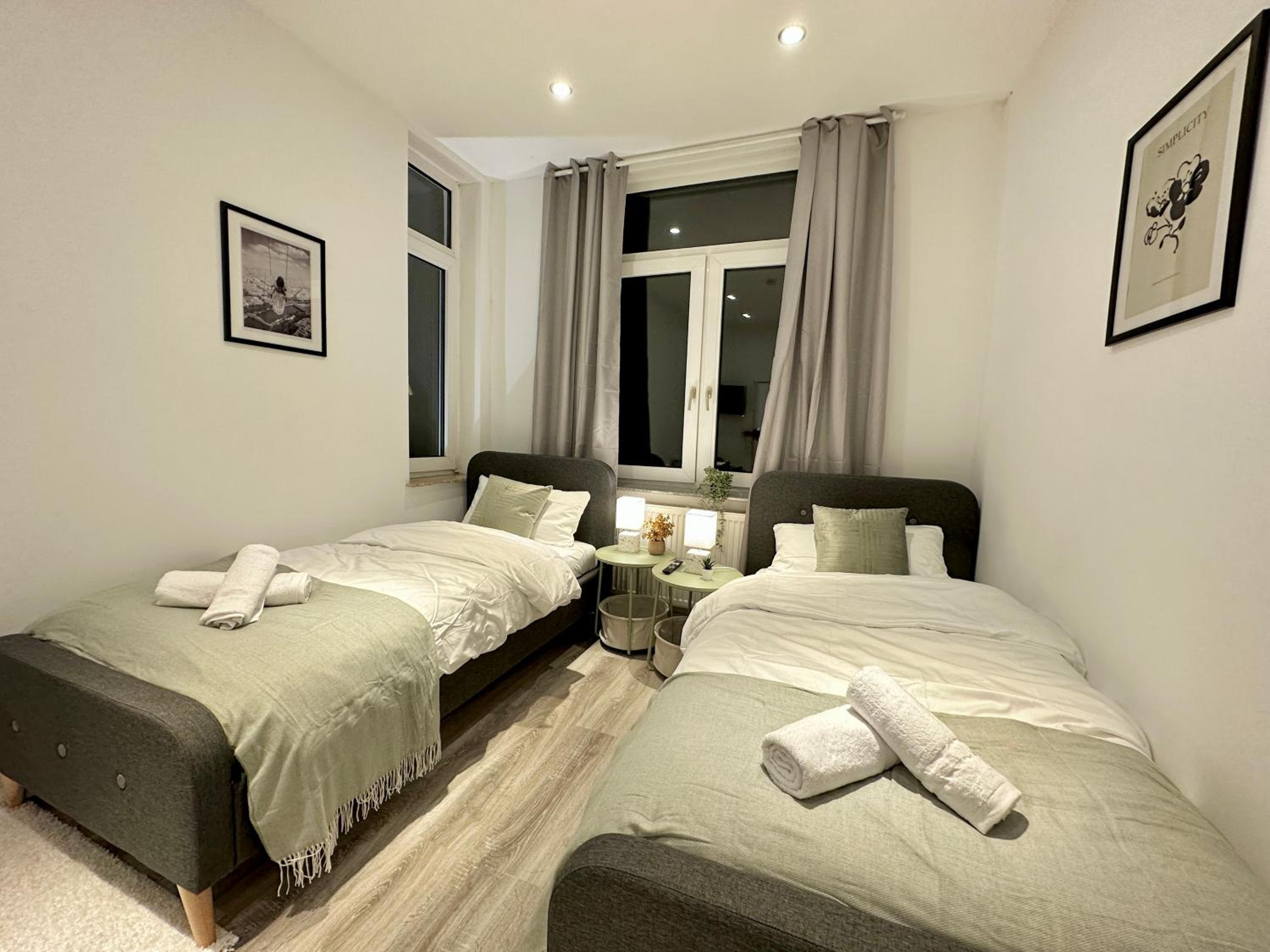 Two-Bedroom Apartment with Balcony photo 2