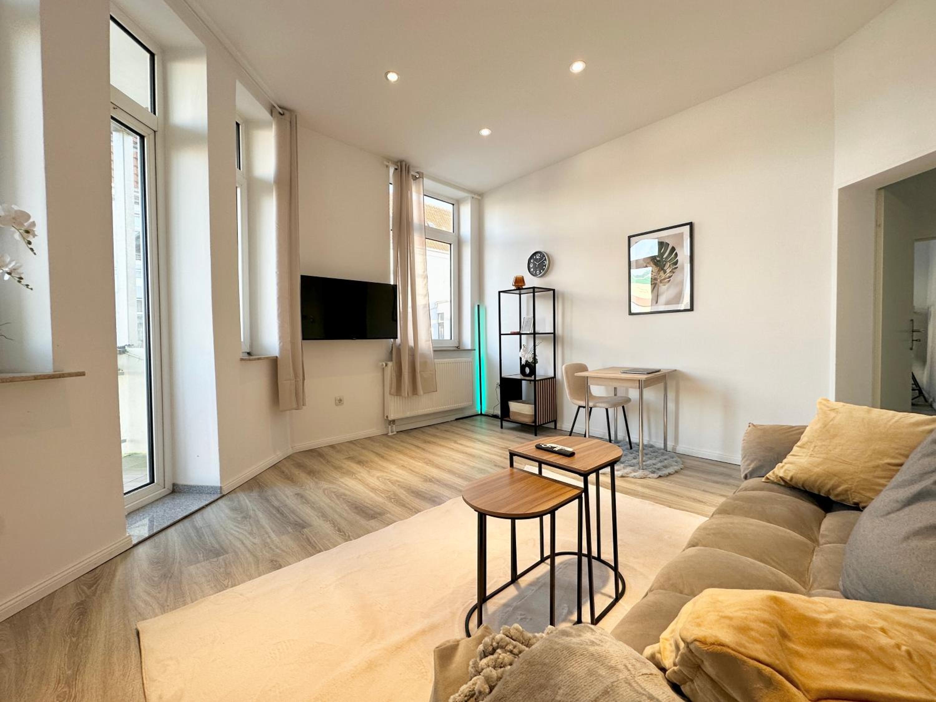 Two-Bedroom Apartment with Balcony and Terrace photo 3