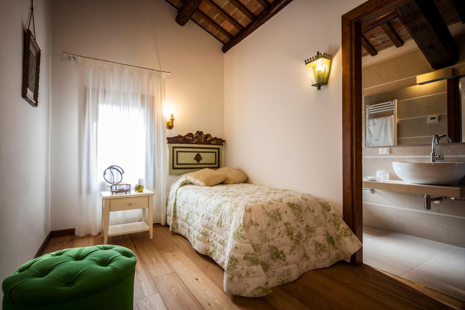 Single Room photo 2