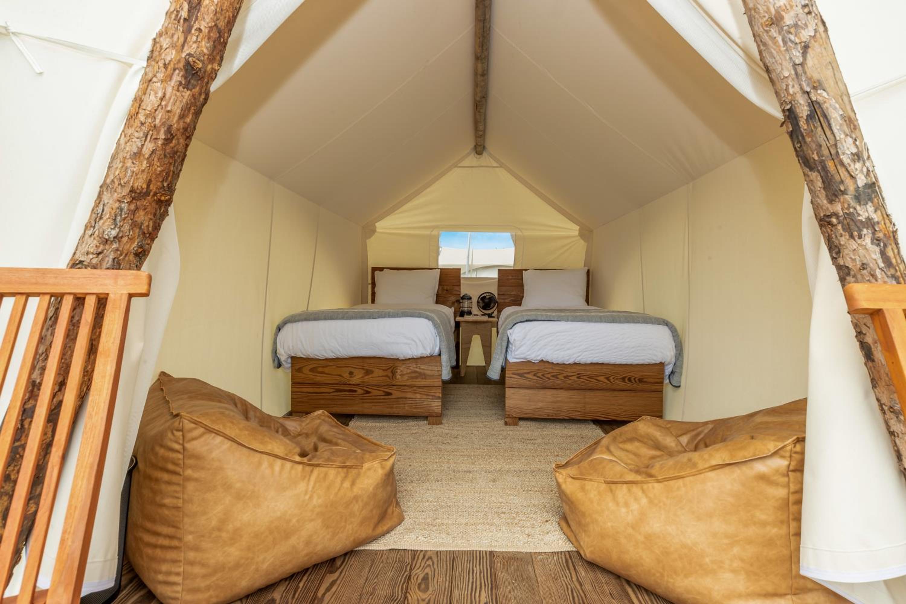 Deluxe Tent with Private Bathroom and Kids Tent photo 3