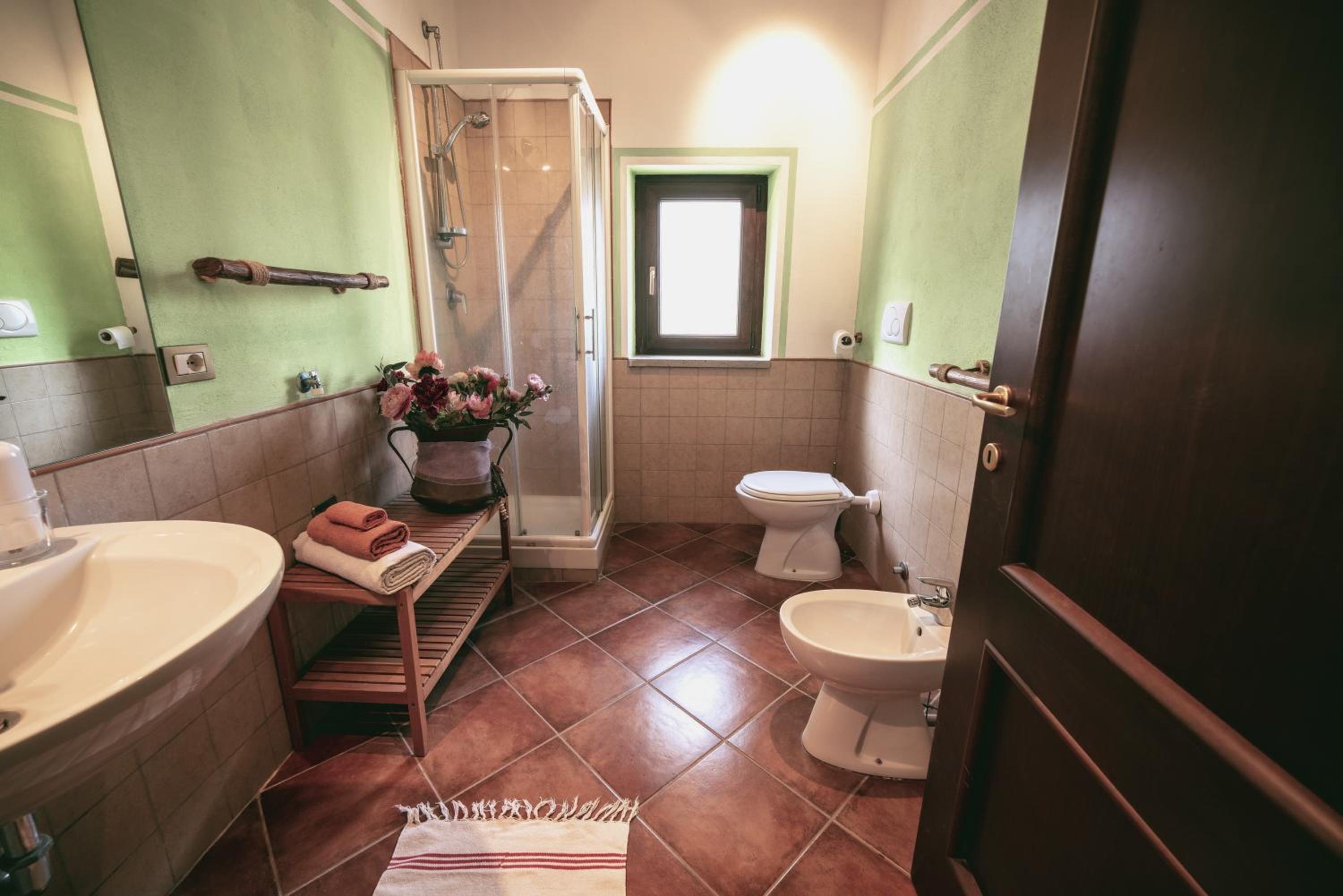 Suite with Spa Access photo 3