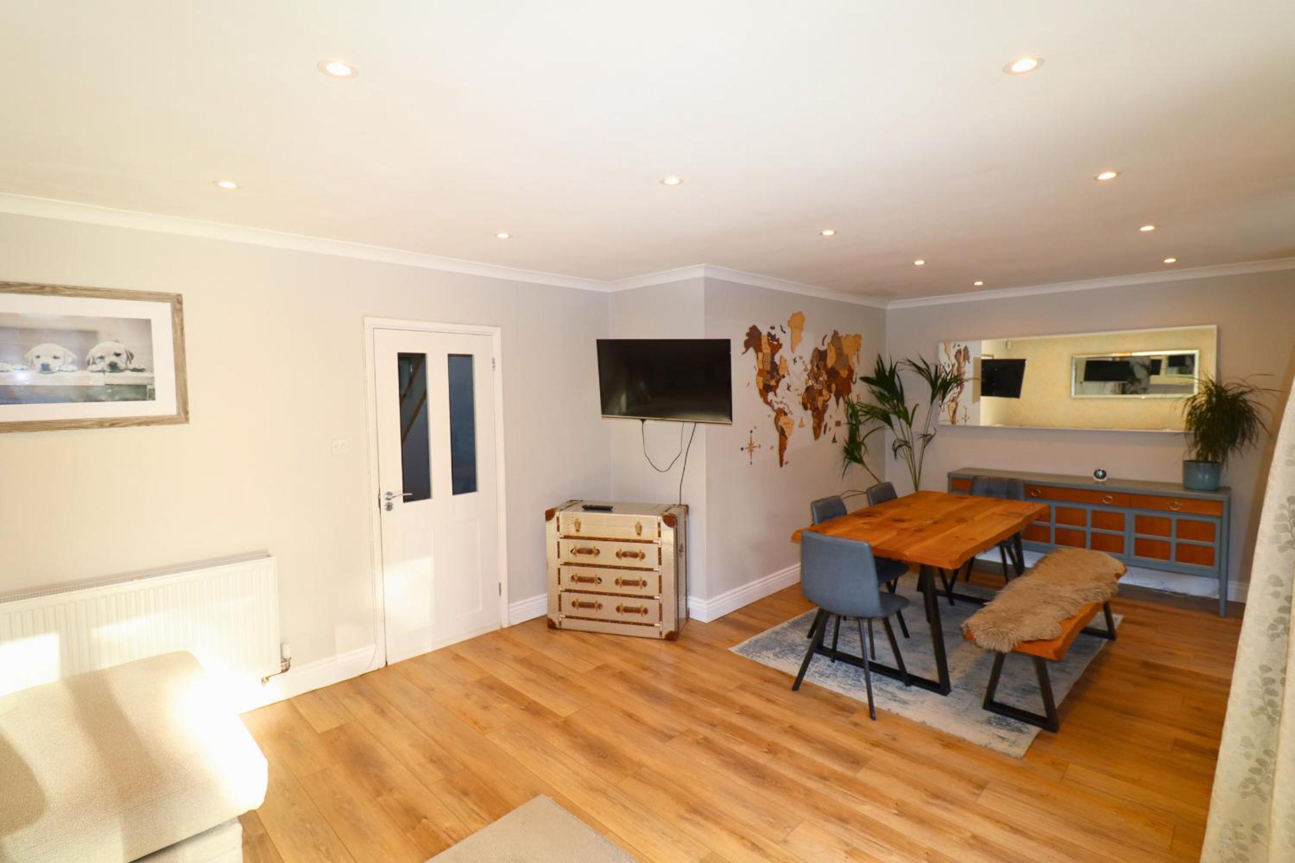 Four-Bedroom House photo 2