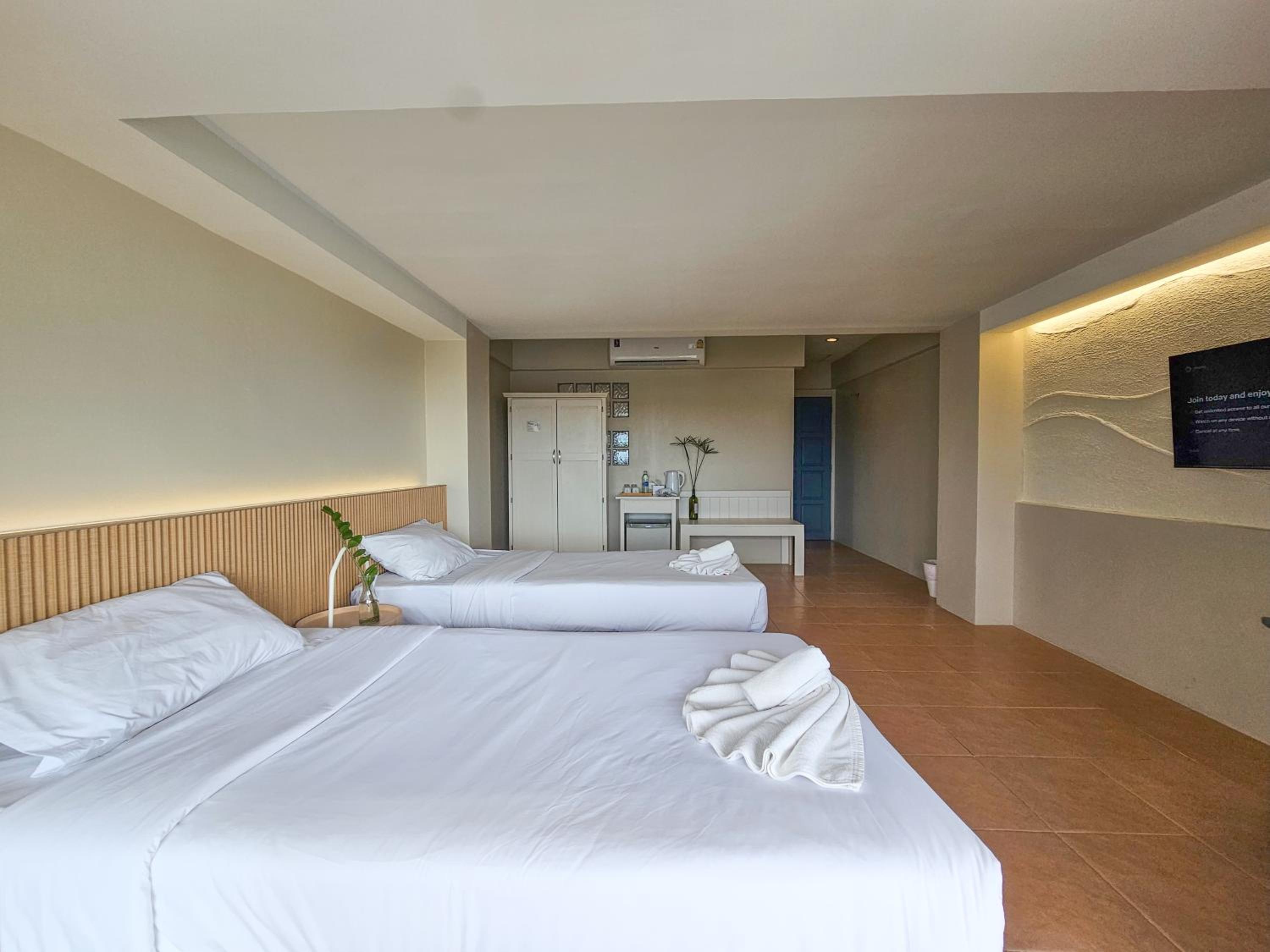 Twin Room with Sea View photo 3