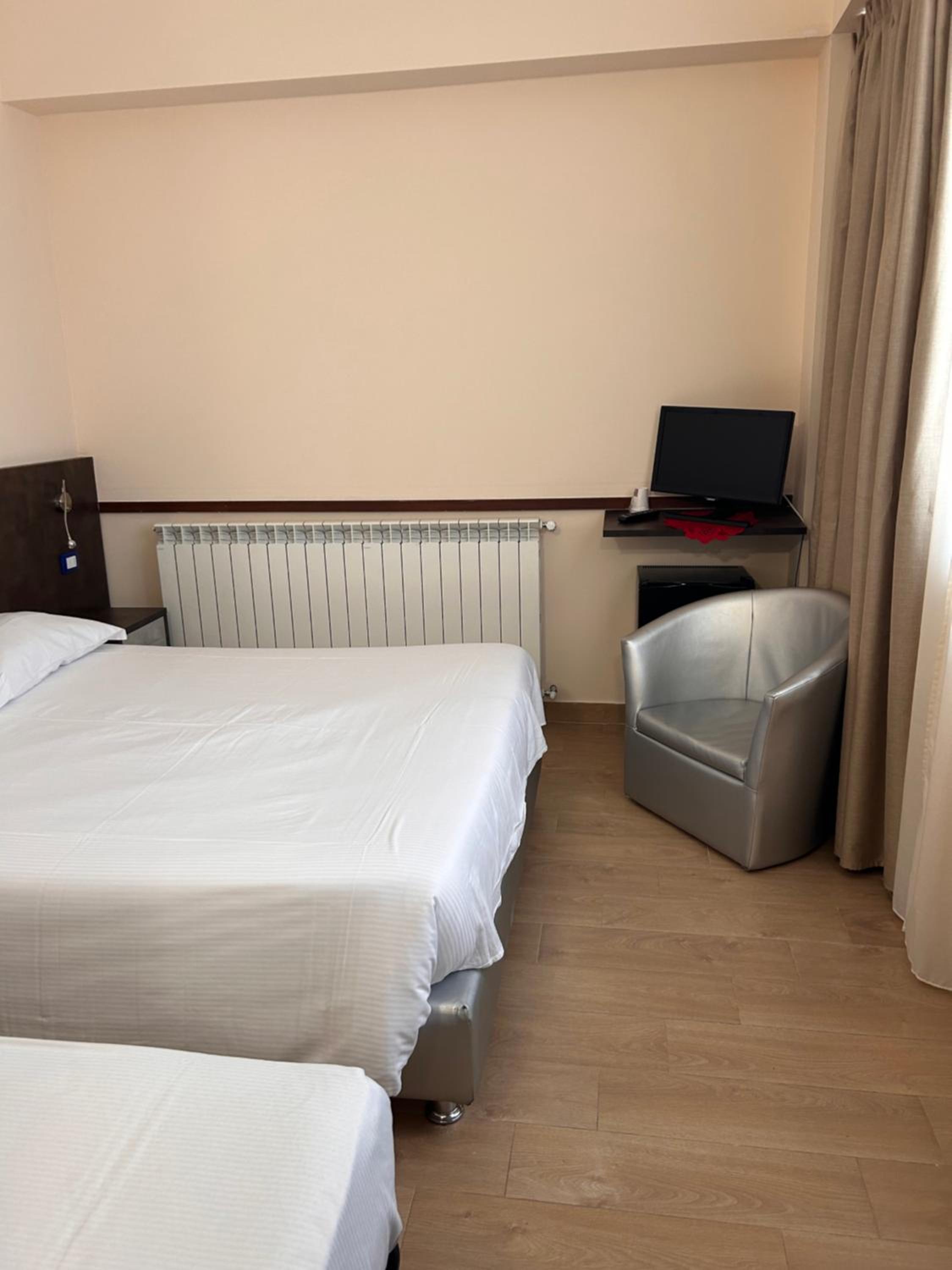Deluxe Double Room with Shower photo 2