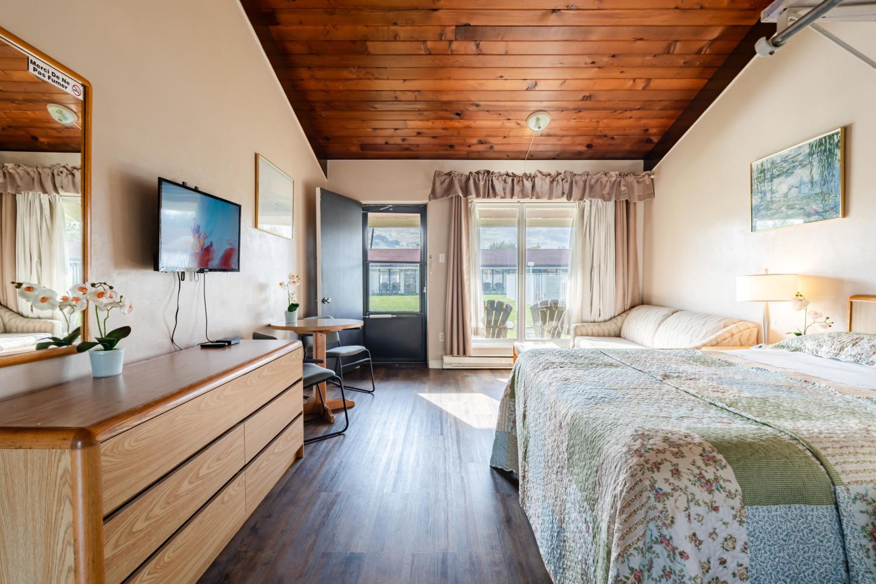Superior Queen Room with Sofa Bed photo 3
