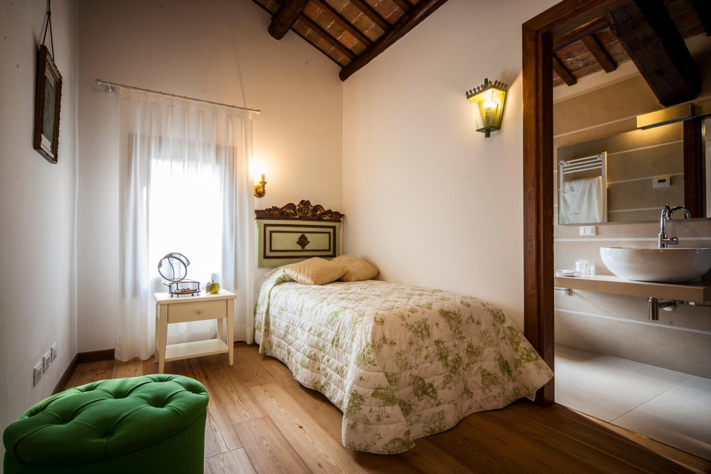 Single Room photo 3
