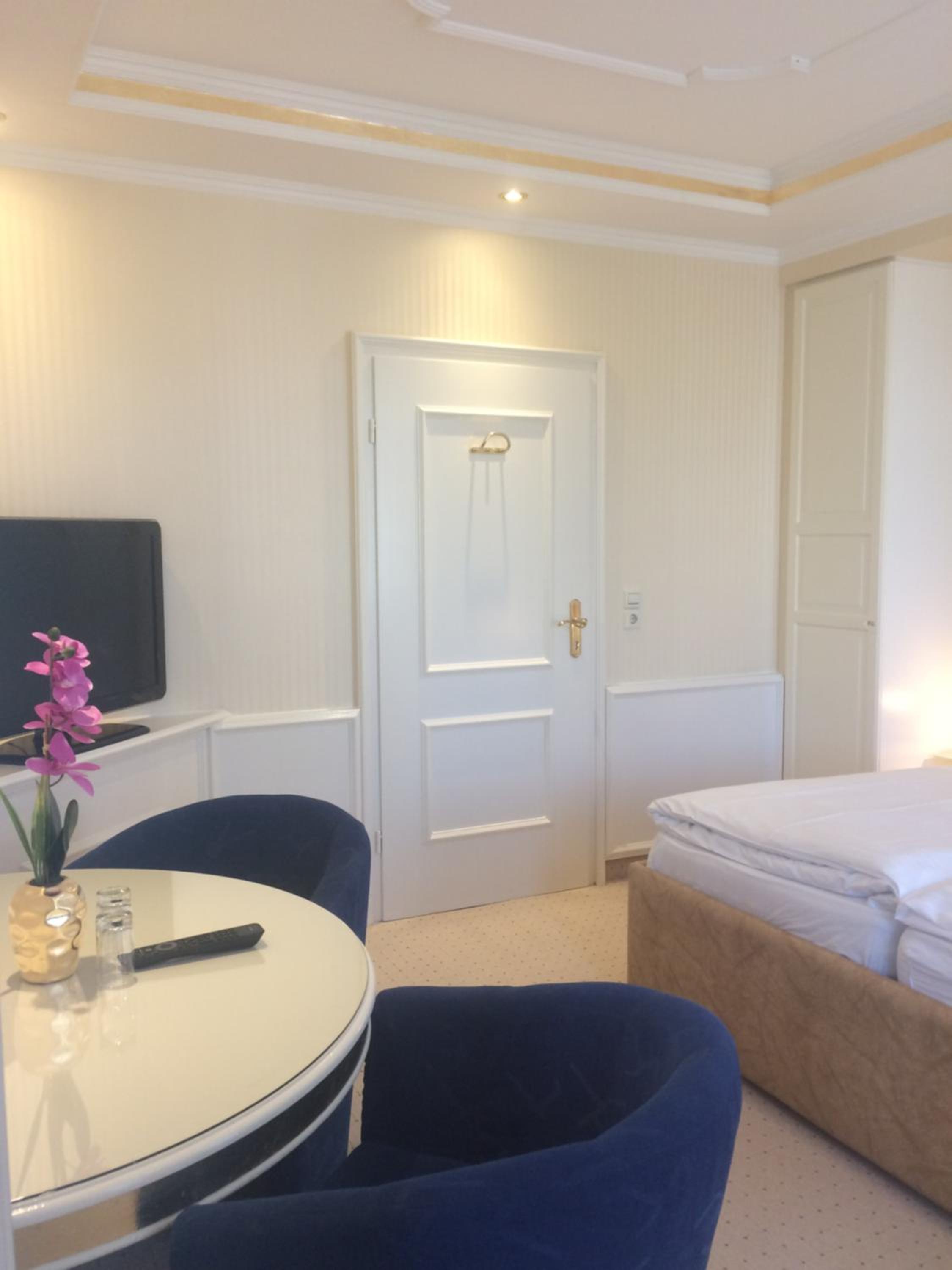 Standard Double Room - Photo 5