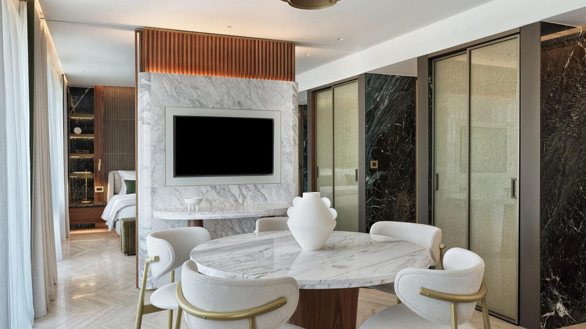 Zeus Presidential Suite with Balcony, Temple View & outdoor Jetted Tub photo 1