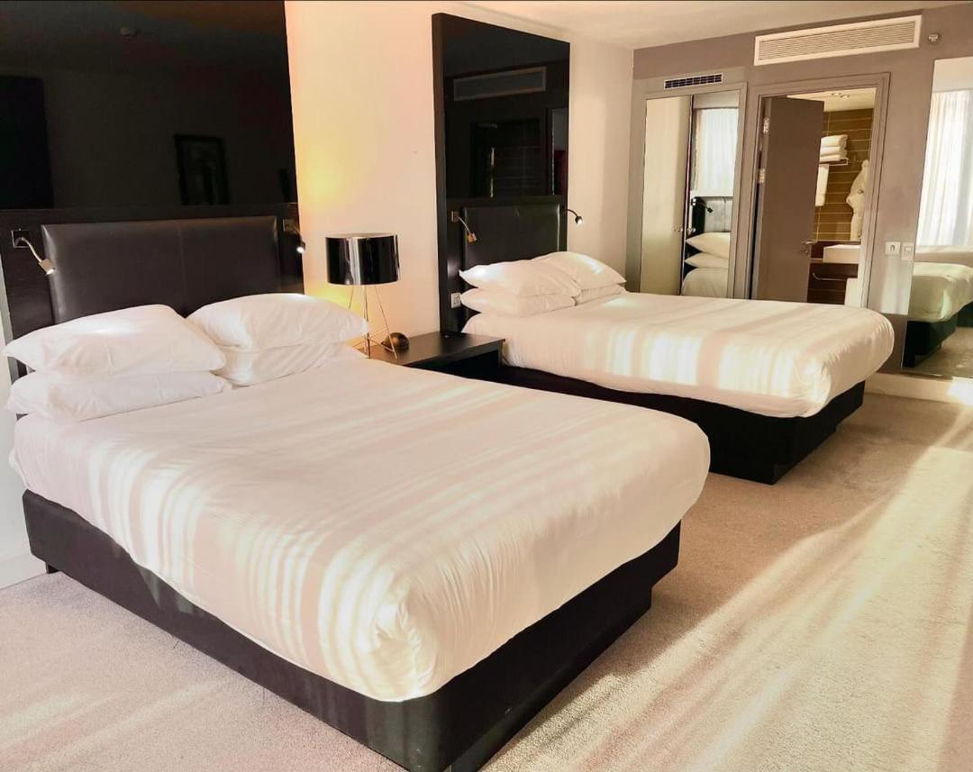 Premium Double Room with Two Double Beds - Photo 6