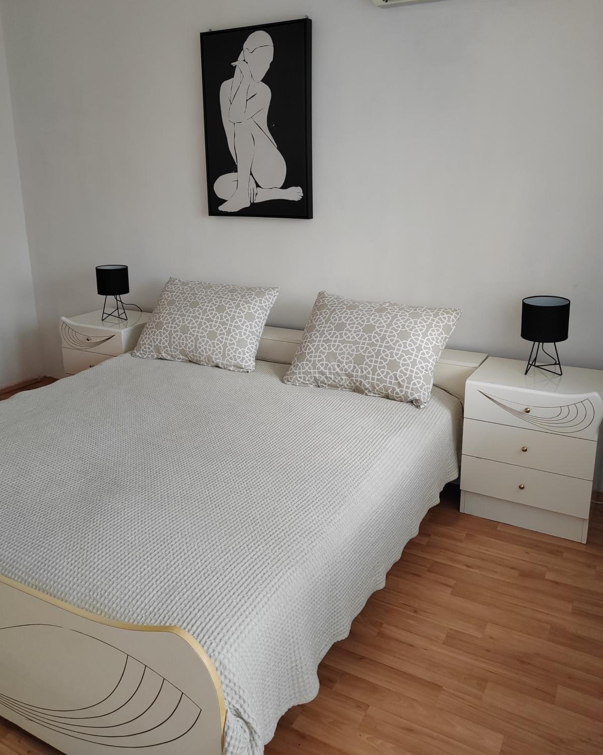 One-Bedroom Apartment photo 2