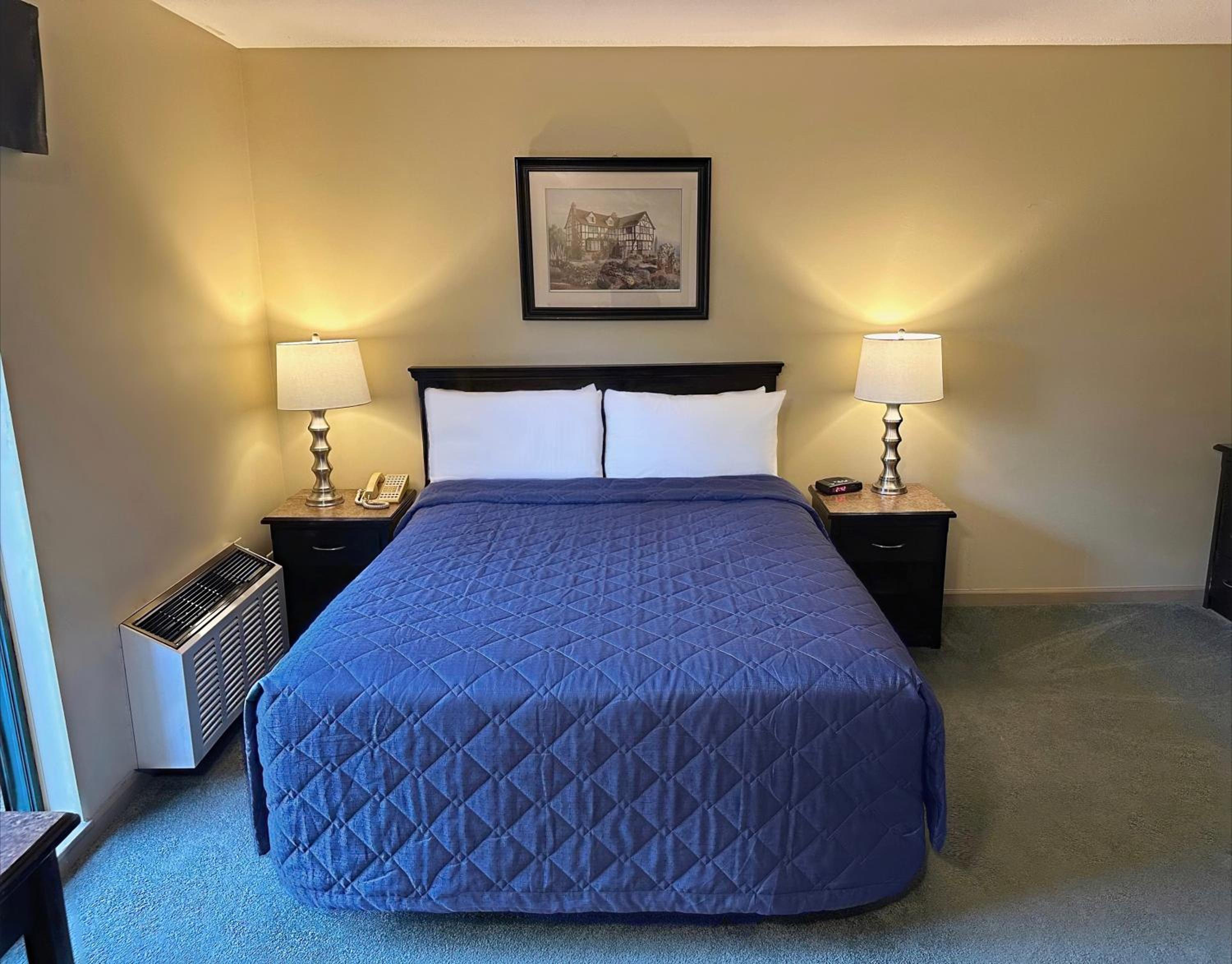 Queen Room - Photo 1
