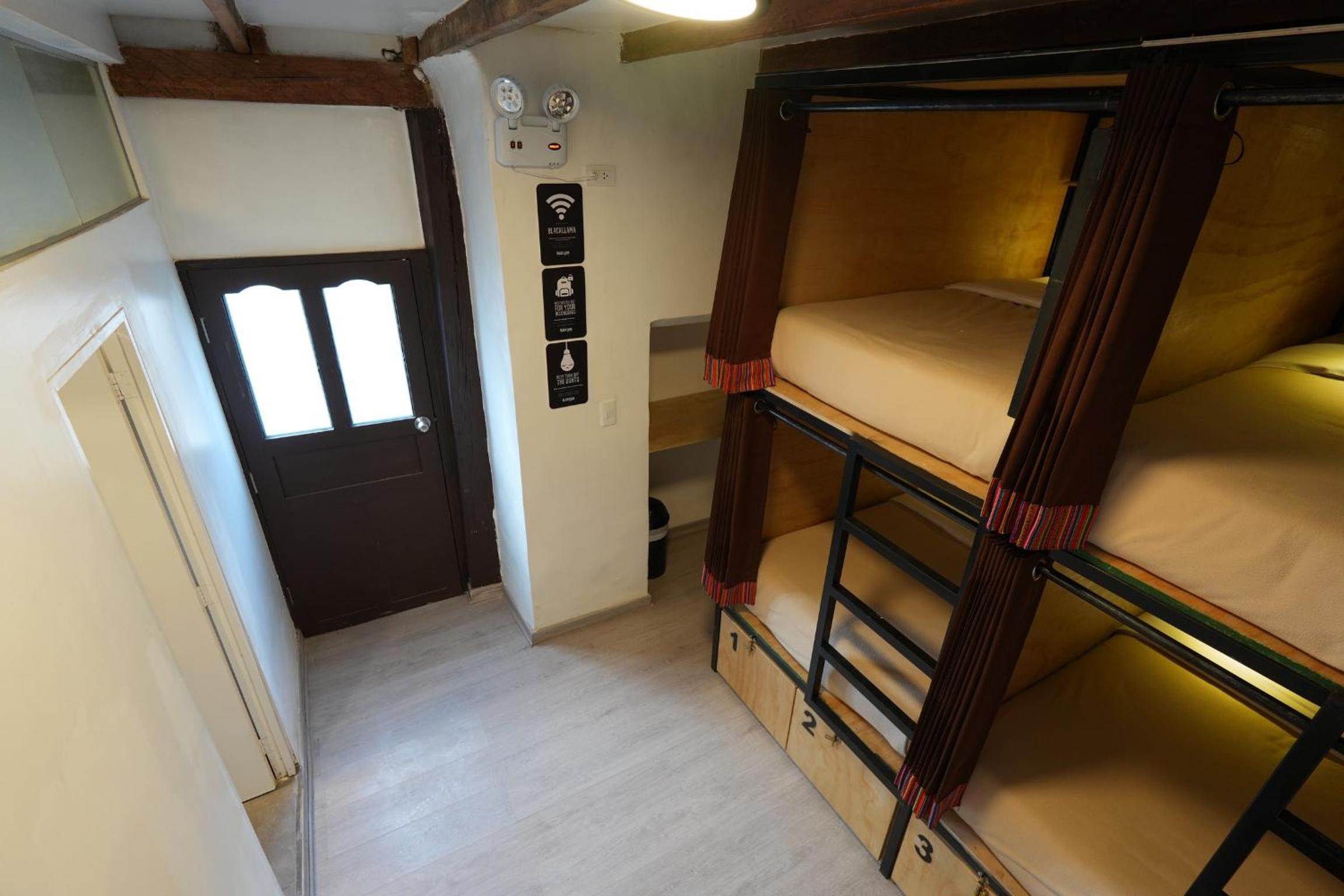 Bed in 4-Bed Mixed Dormitory Room photo 1