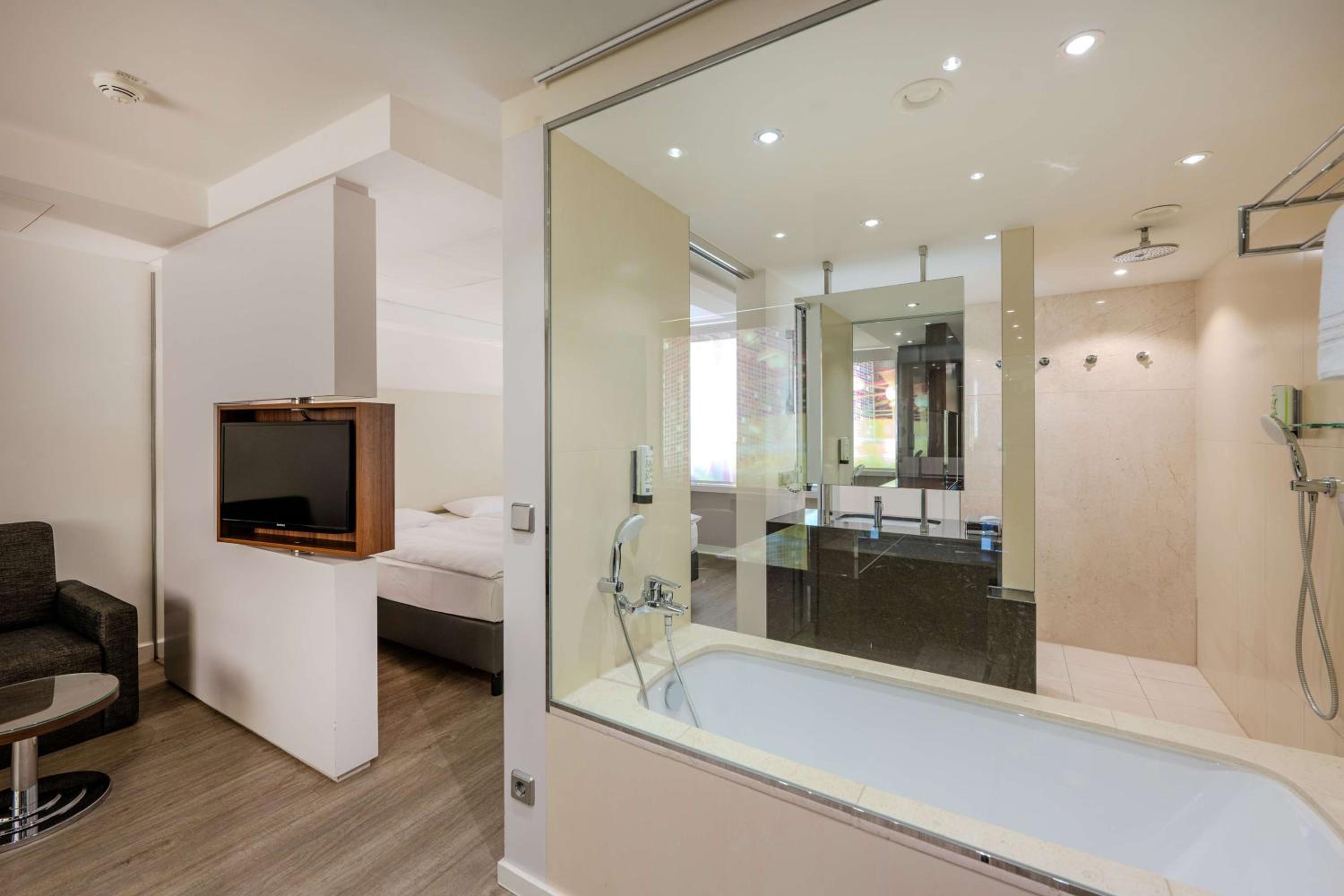 Color Suite (Windowless Suite) - Photo 5