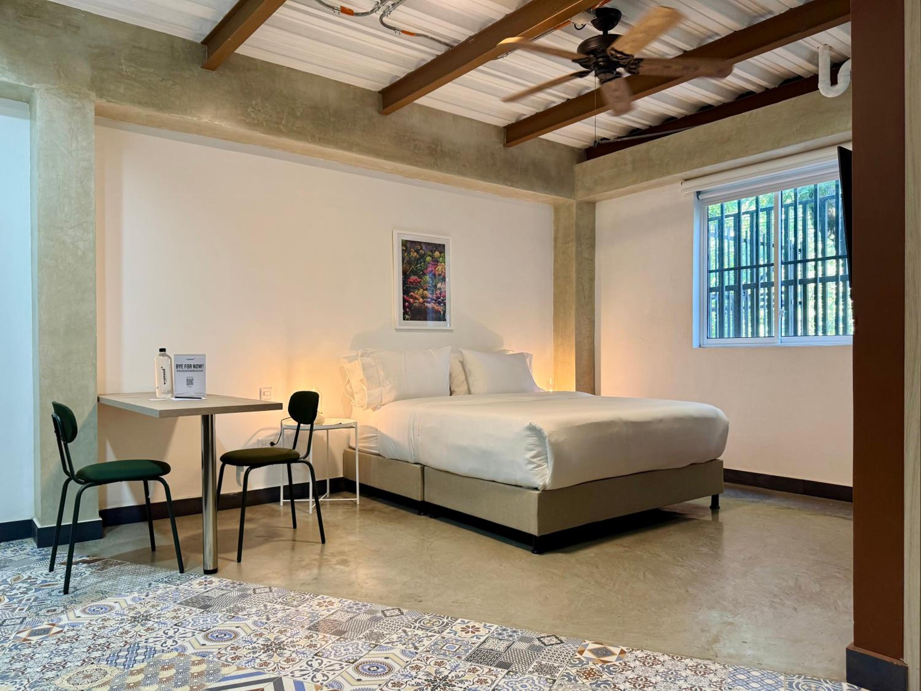 One-Bedroom Loft Apartment  photo 1