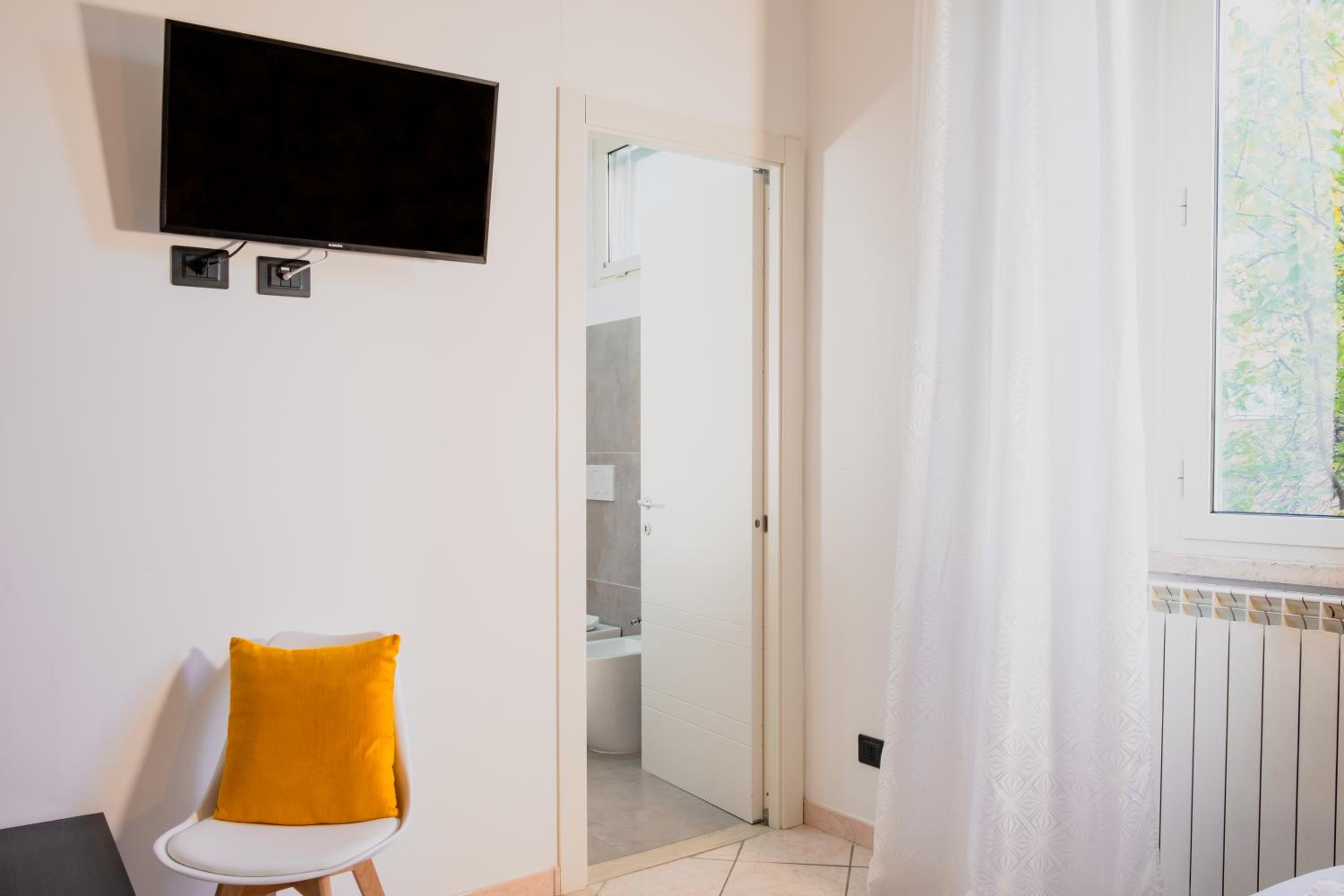 Deluxe Room - Photo 15