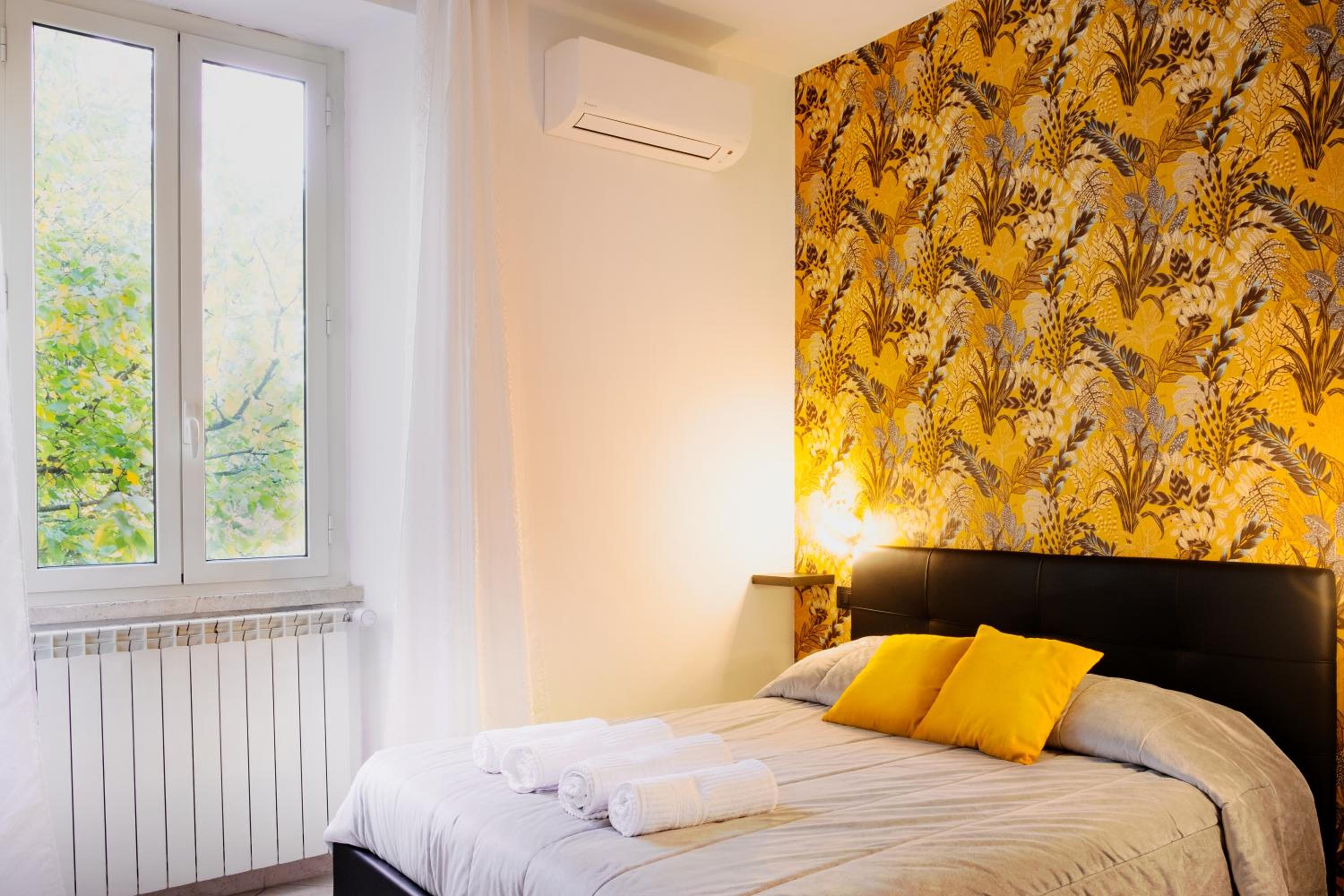 Deluxe Room - Photo 11
