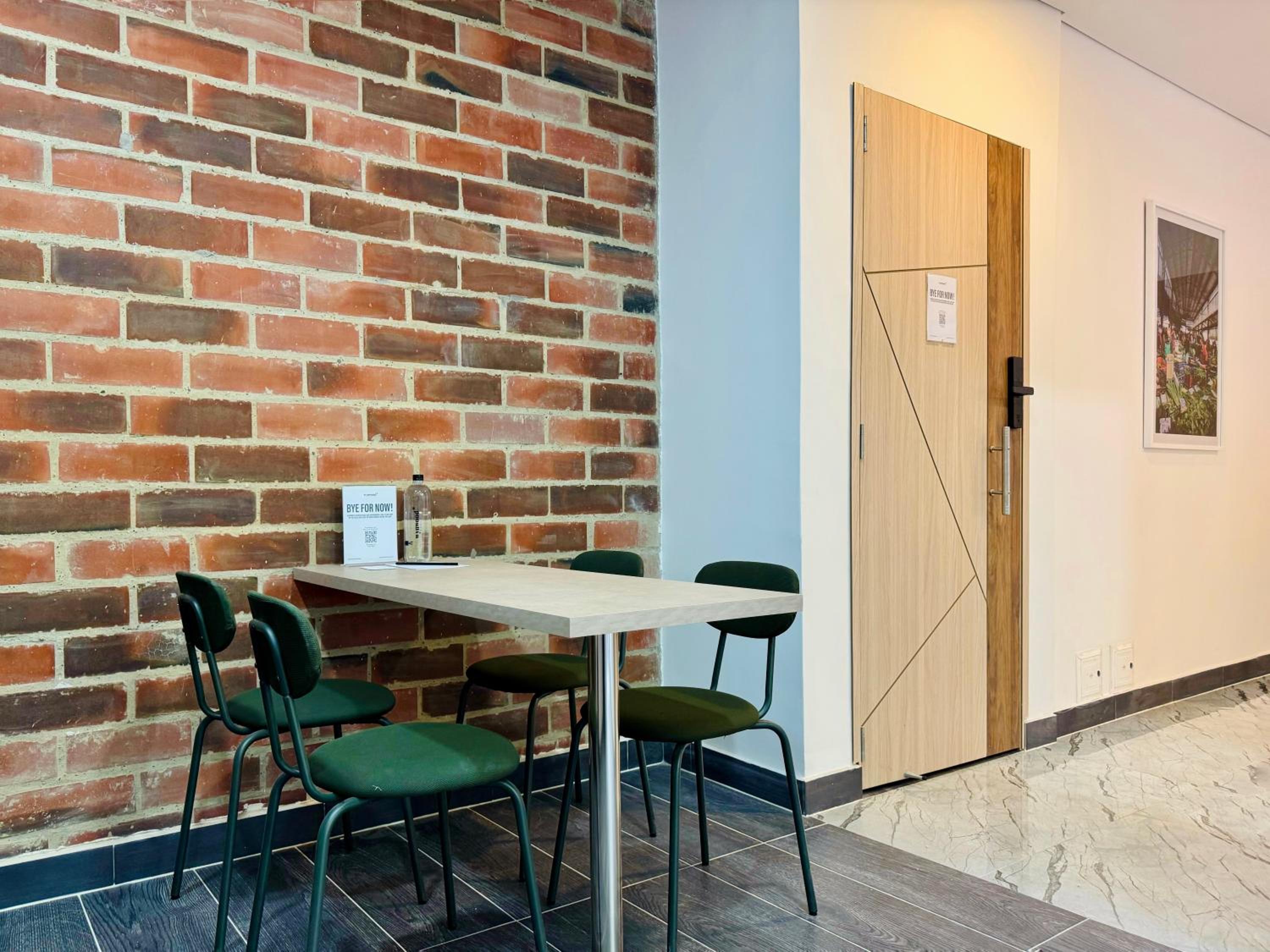 One-Bedroom Loft Apartment with Balcony photo 2