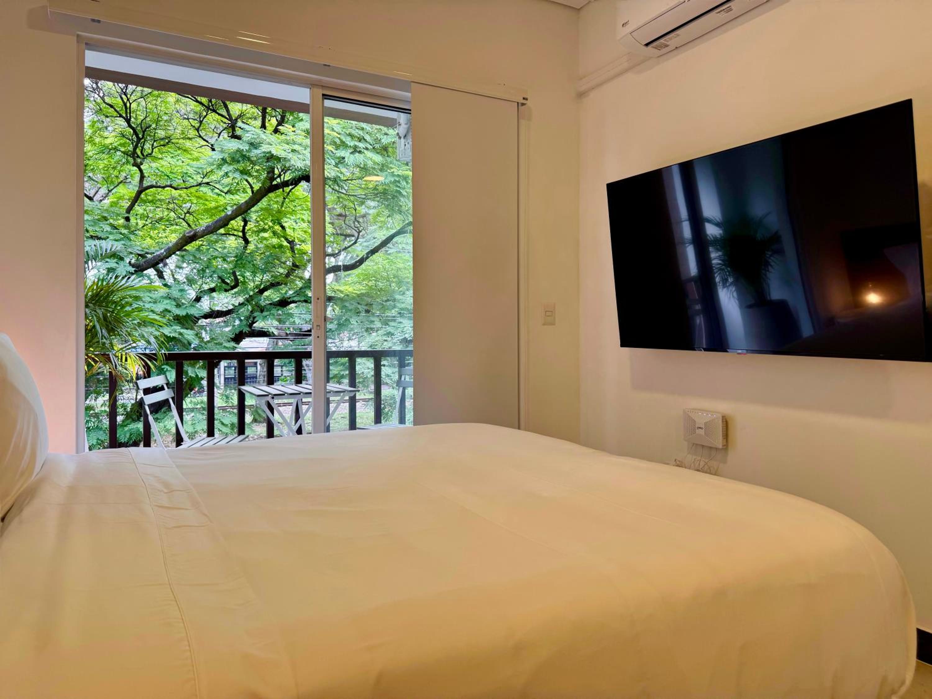One-Bedroom Loft Apartment With Balcony photo 3