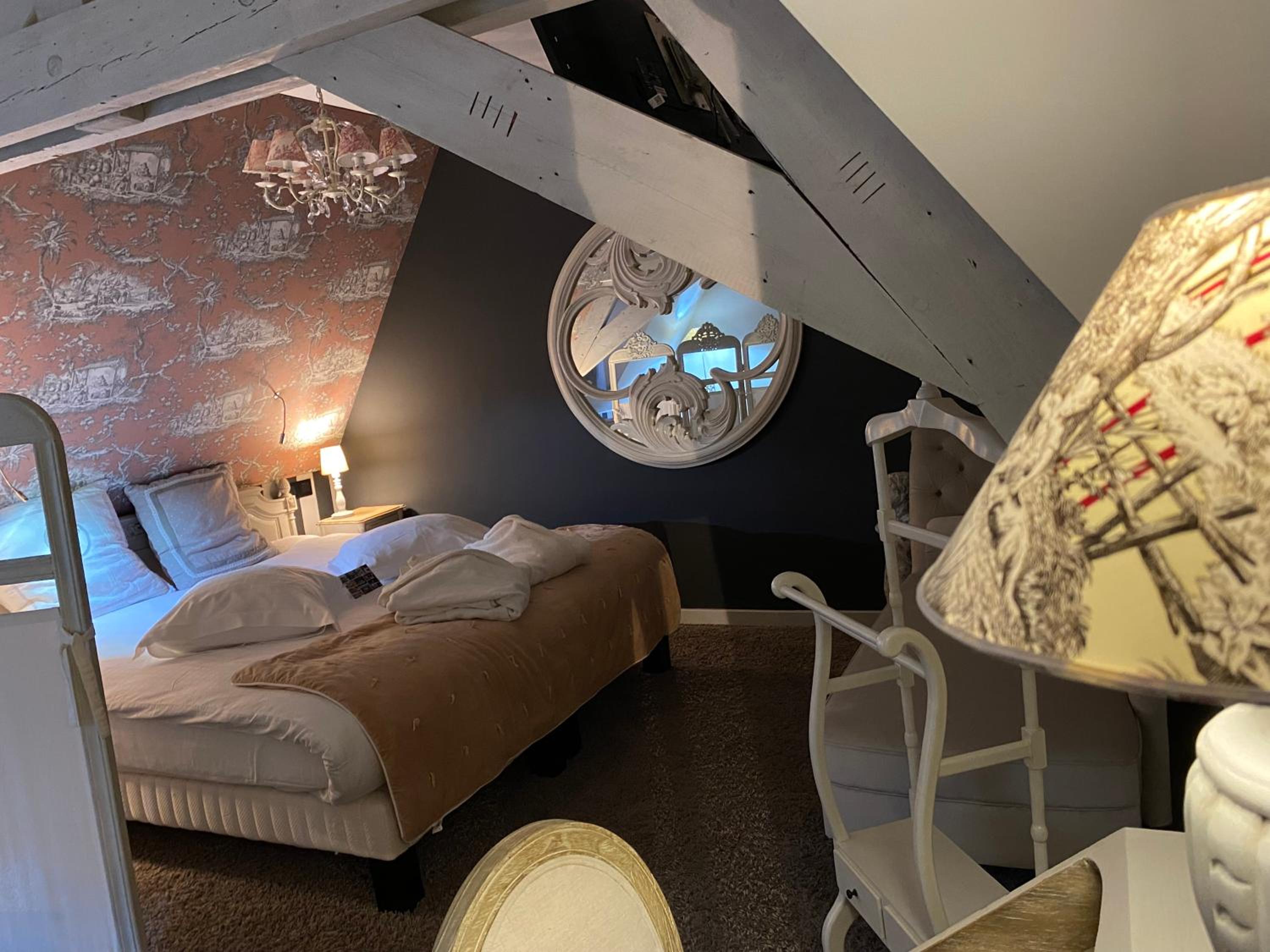 Deluxe Suite - Photo 11