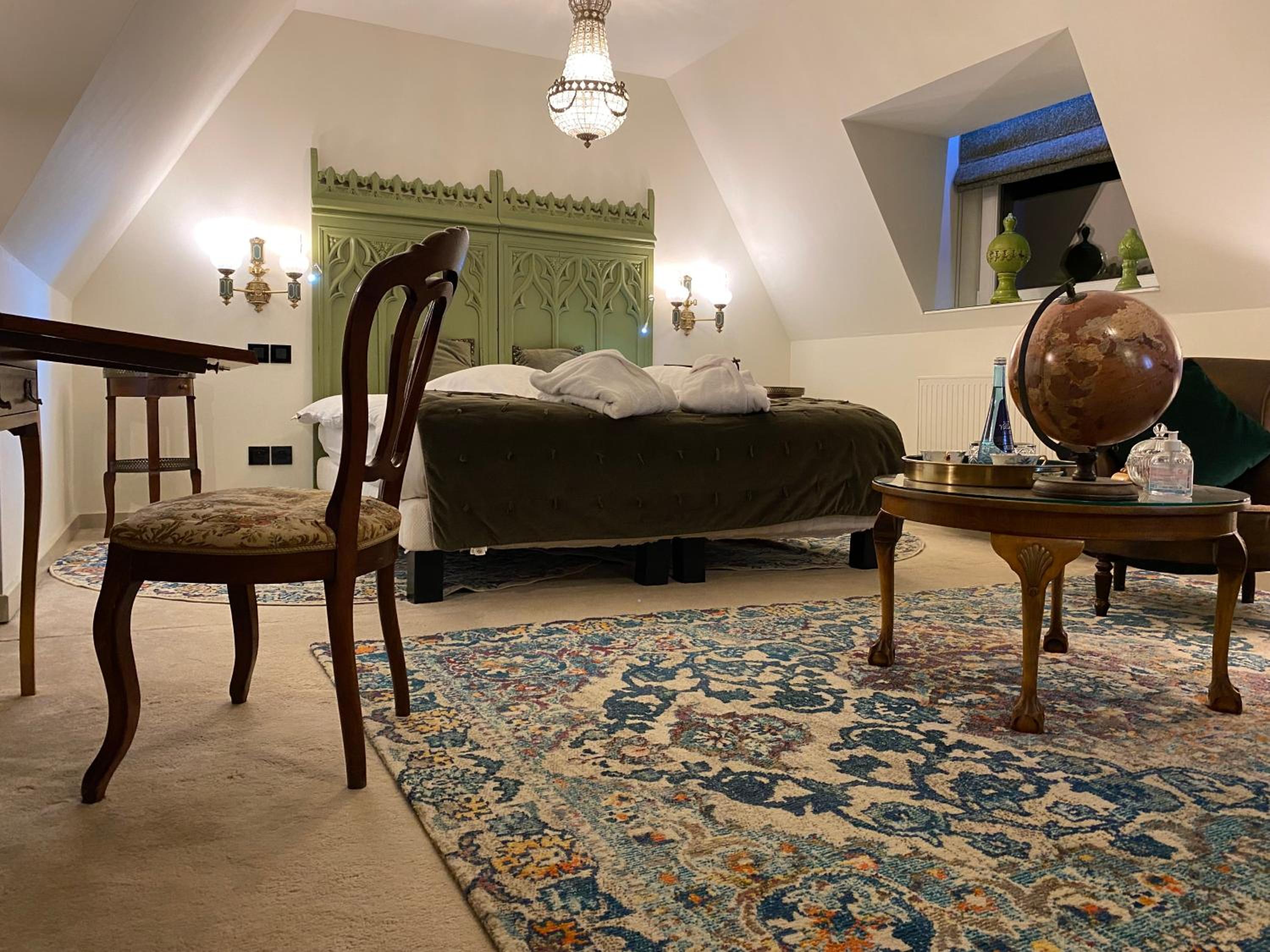 Executive Suite - Photo 8