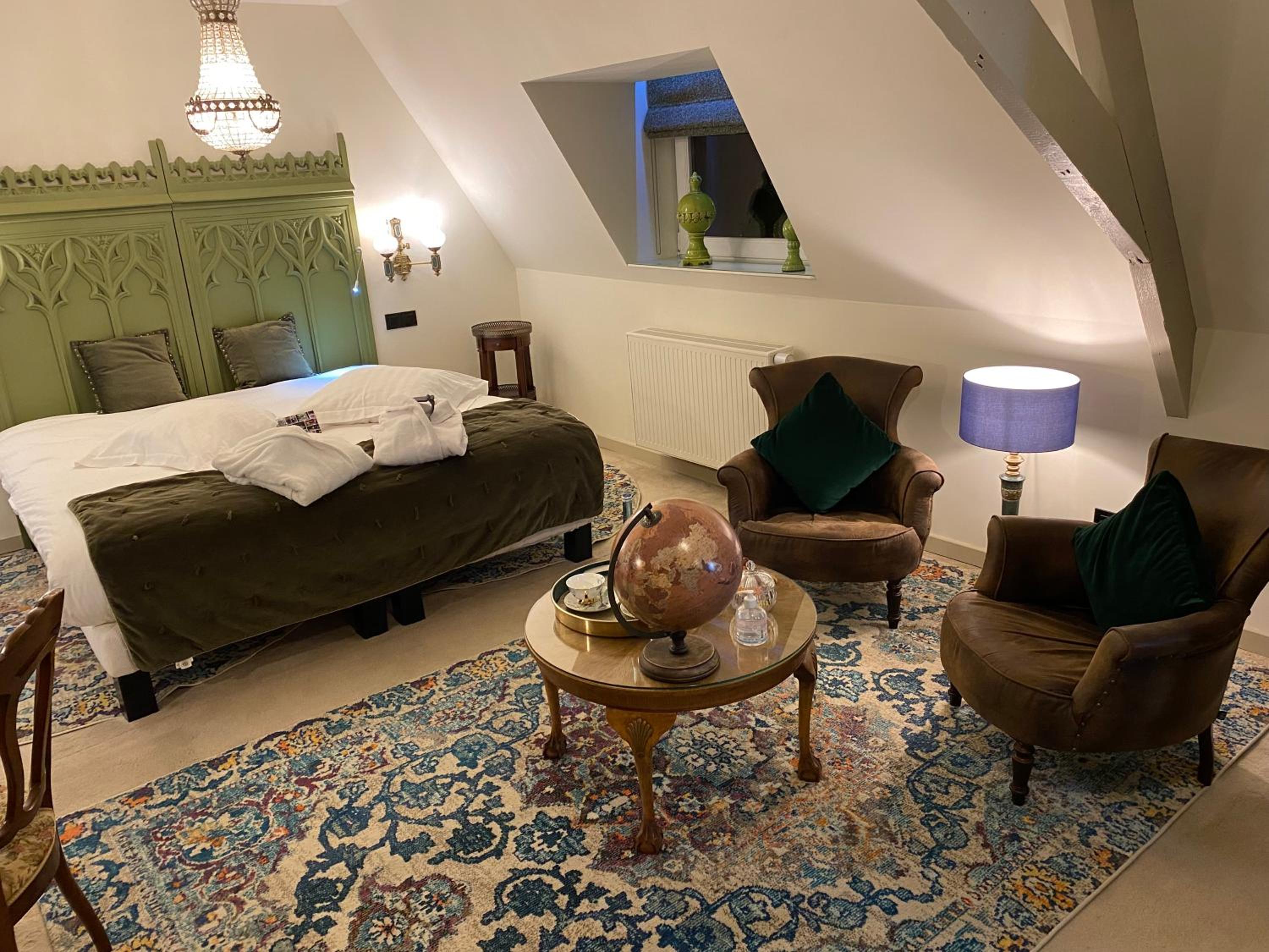 Executive Suite - Photo 7