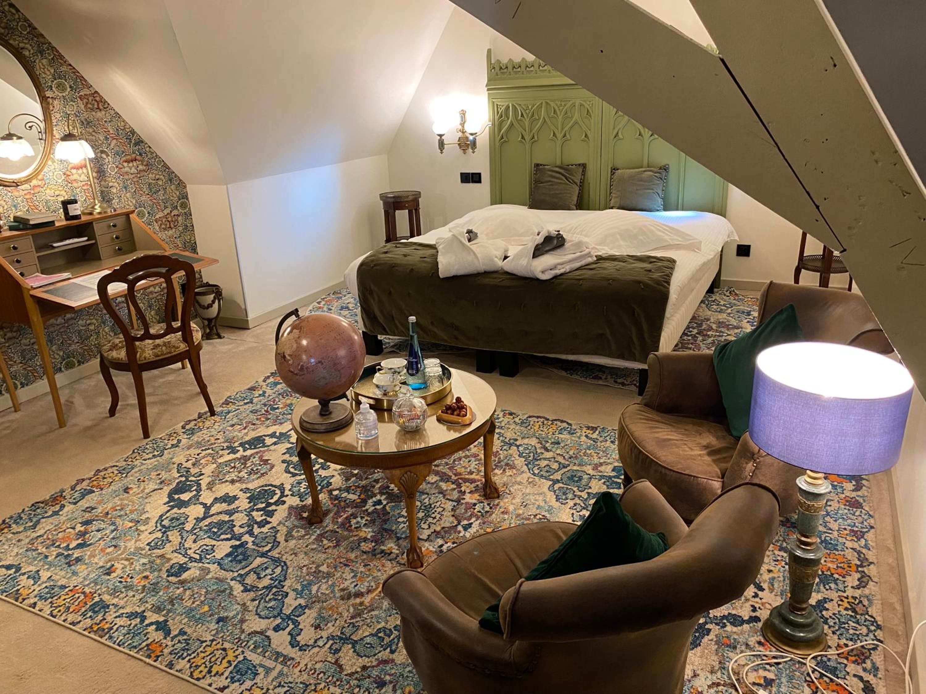 Executive Suite - Photo 6