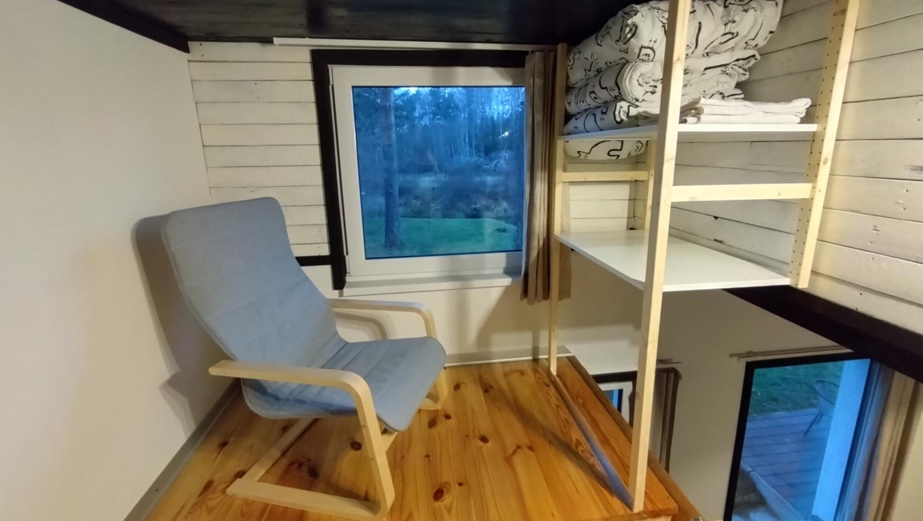 One-Bedroom House - Photo 2