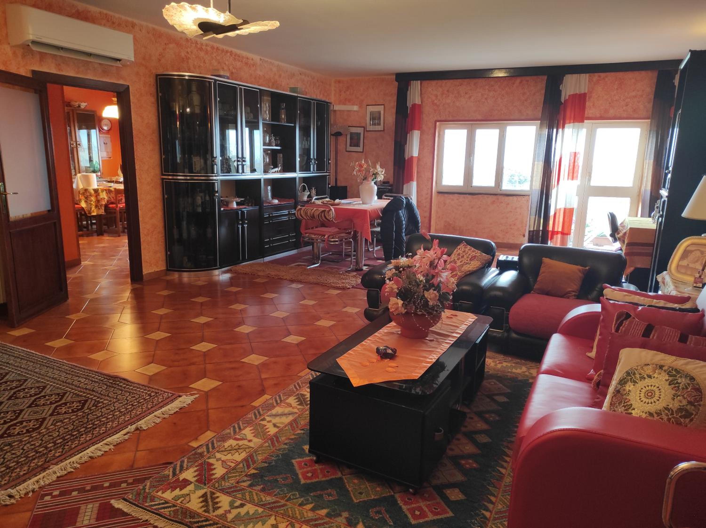 Deluxe One-Bedroom Apartment