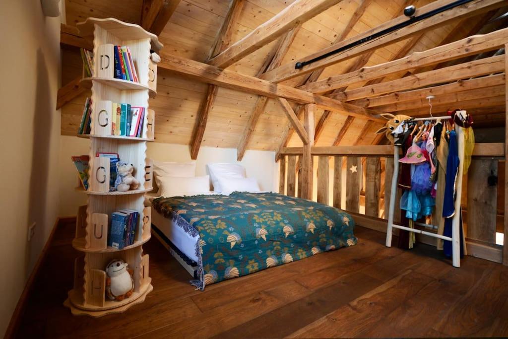 Three-Bedroom House photo 2