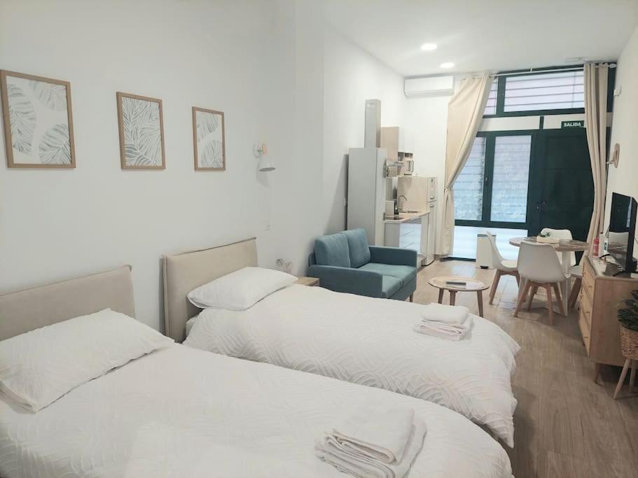 One-Bedroom Apartment photo 2