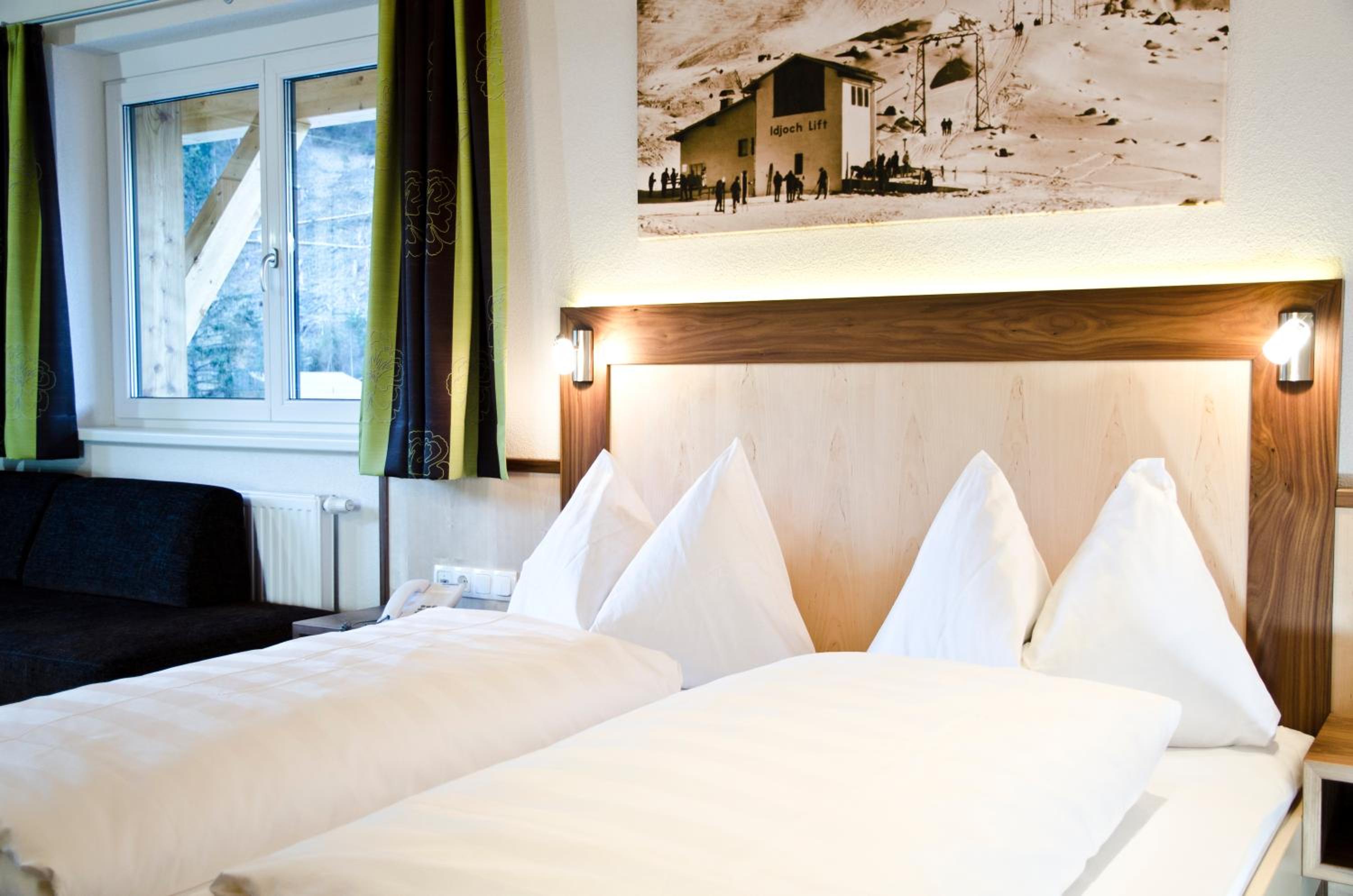 Double Room with Extra Bed photo 2