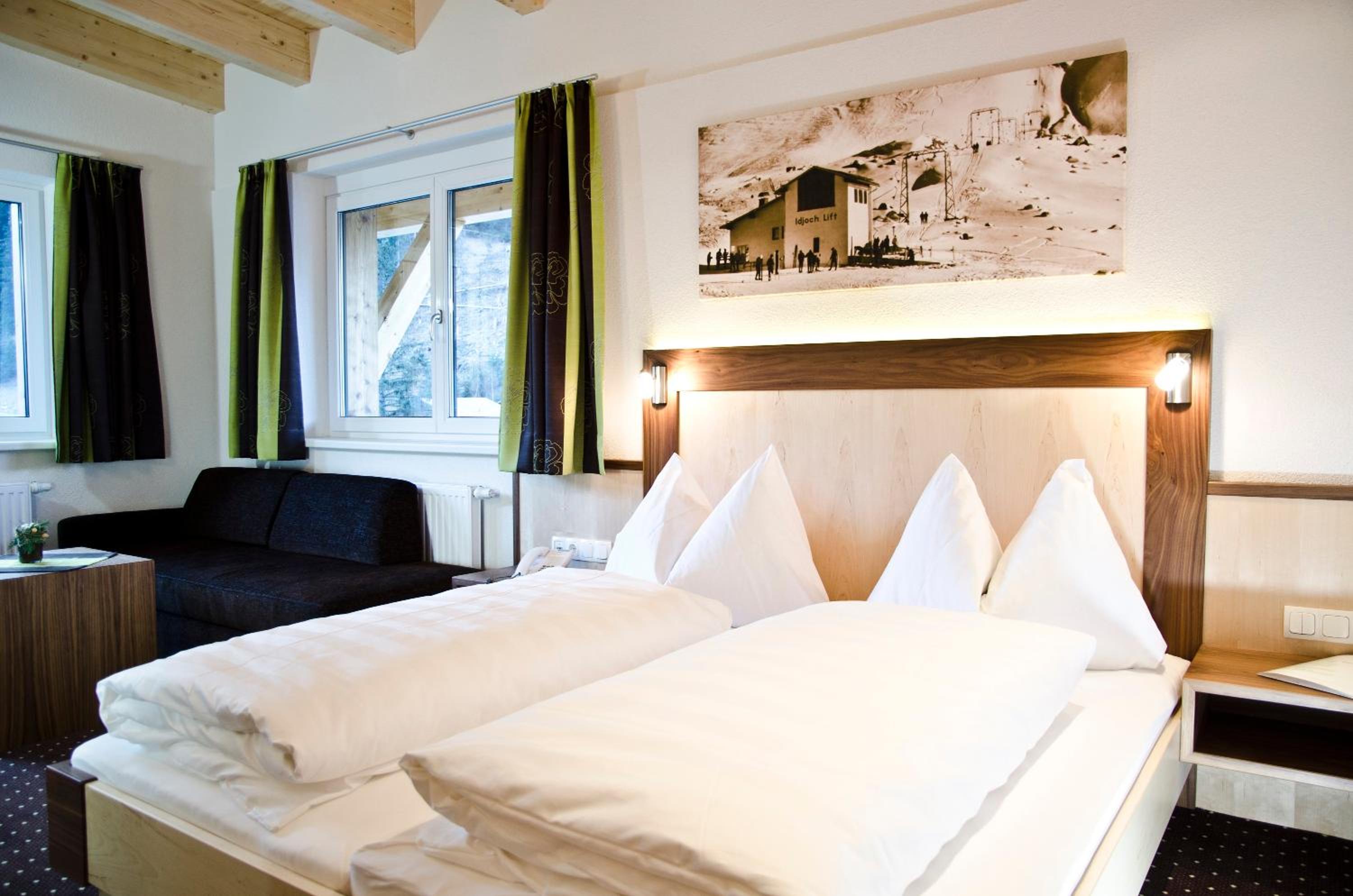 Double Room with Extra Bed photo 1