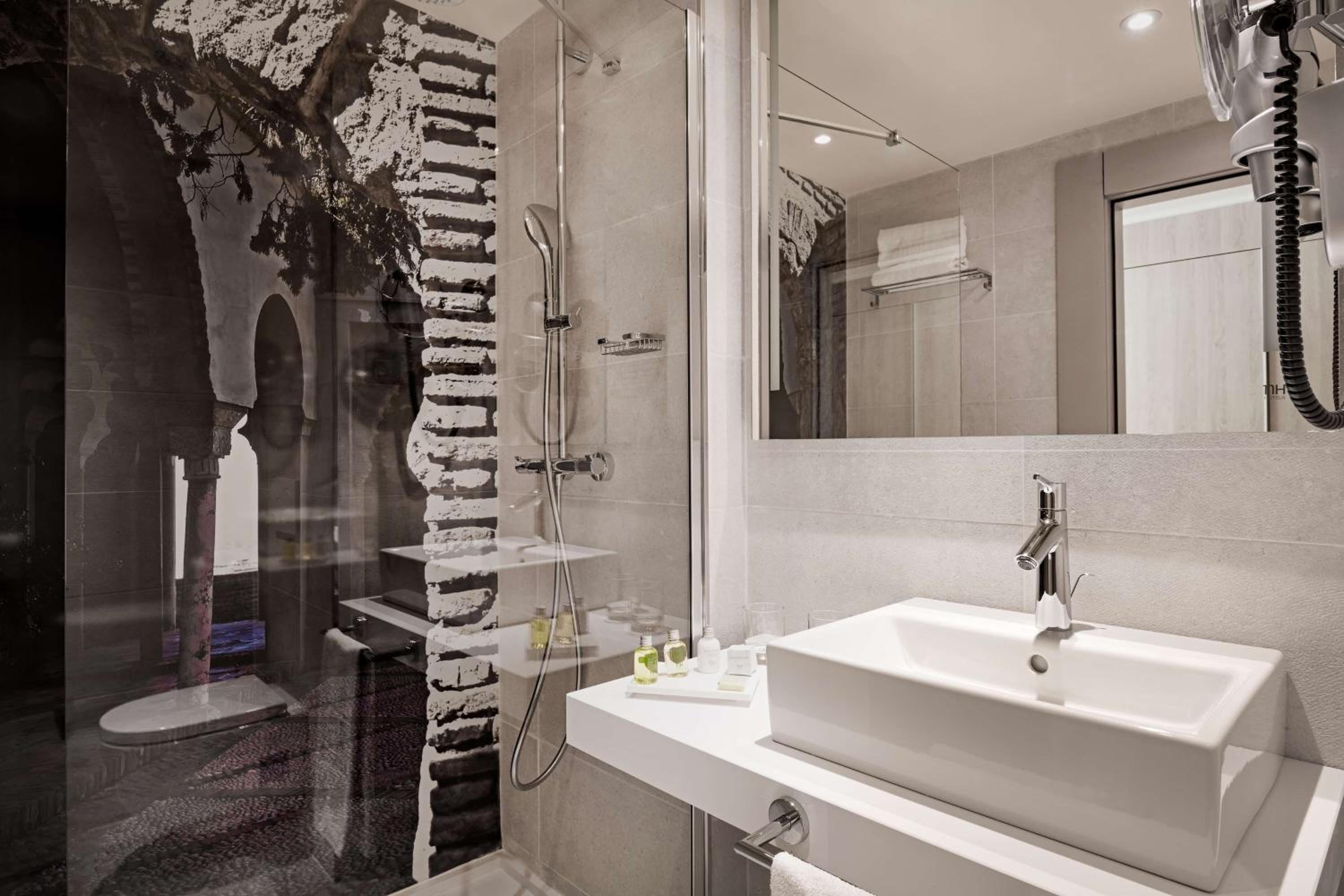 Superior Double Room with Terrace thumbnail 5