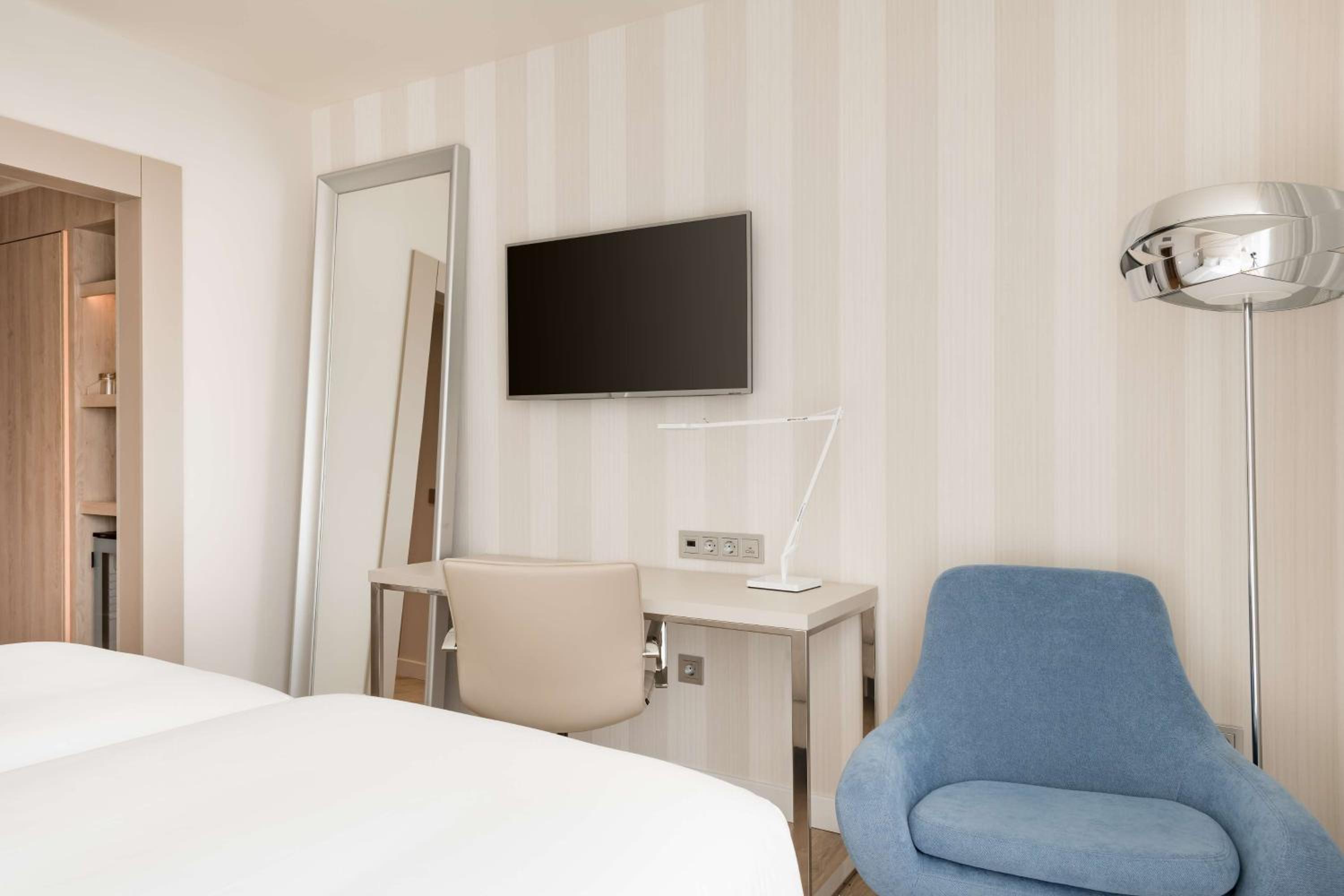 Family Adjoining Room (3 Adults + 1 Child)